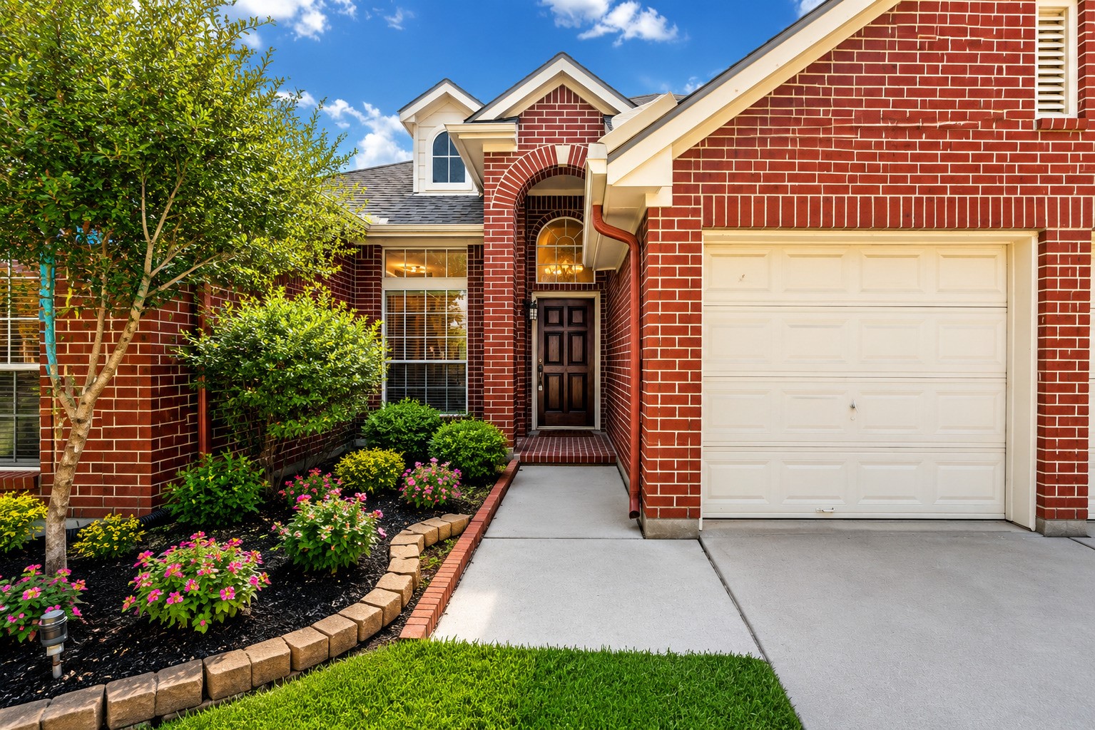 8619 Bridge Park Drive Property Photo 3