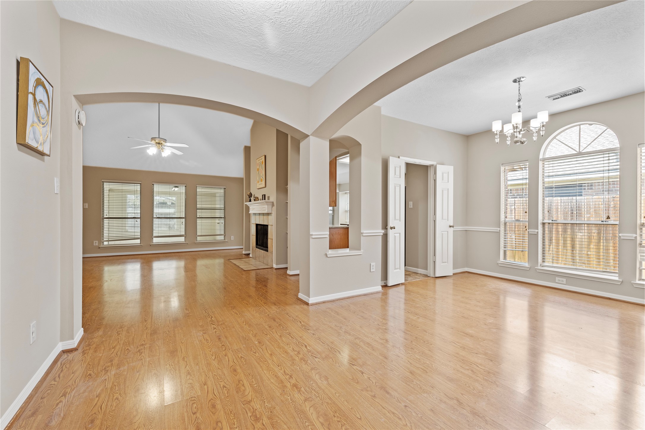 8619 Bridge Park Drive Property Photo 4