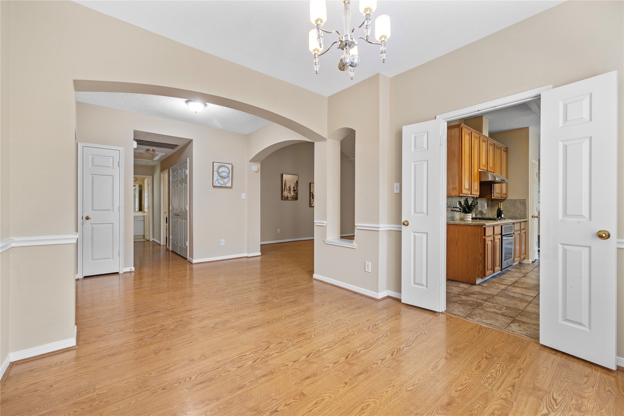 8619 Bridge Park Drive Property Photo 8