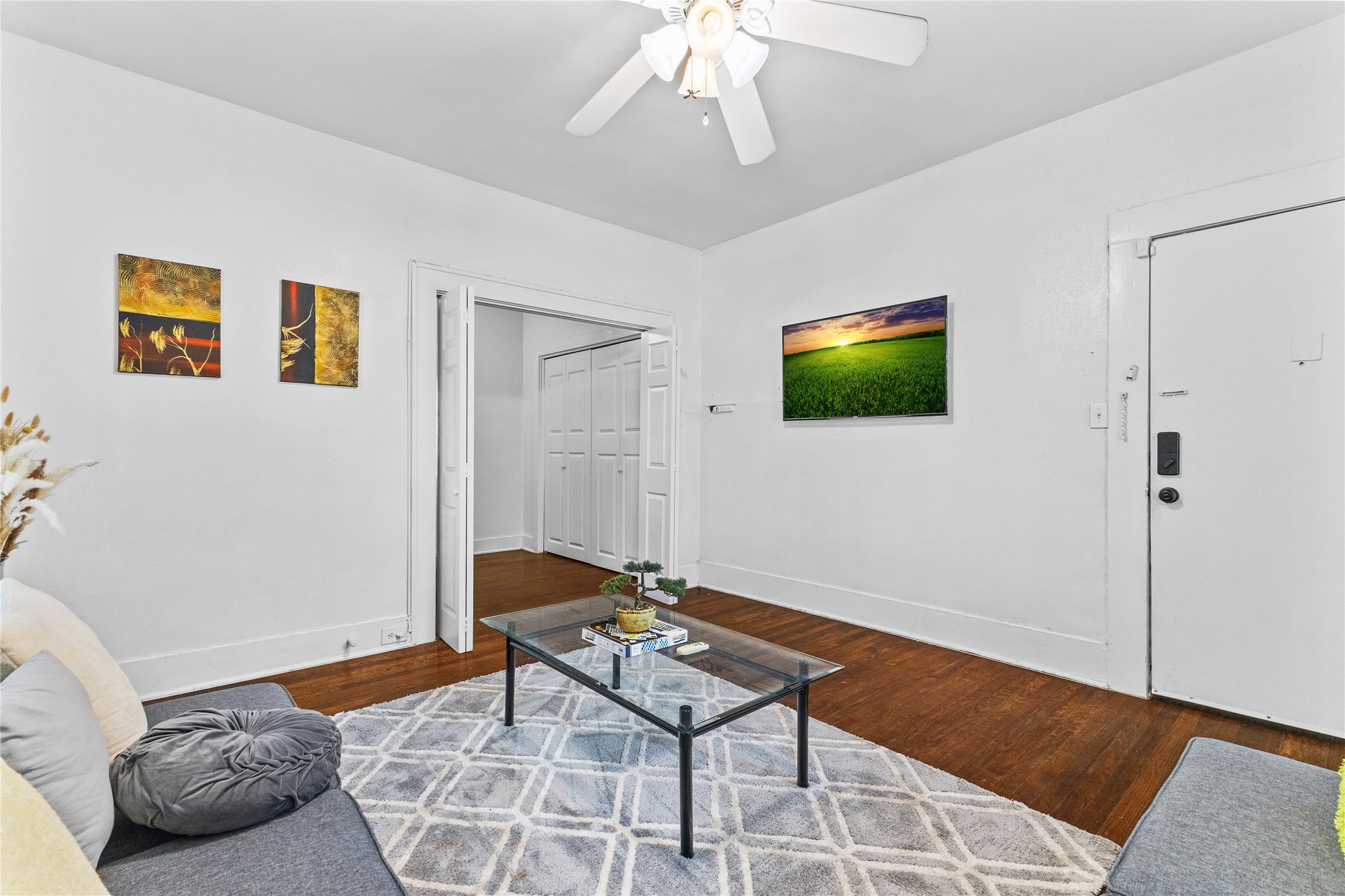 2509 Whitney Street A Property Photo 4