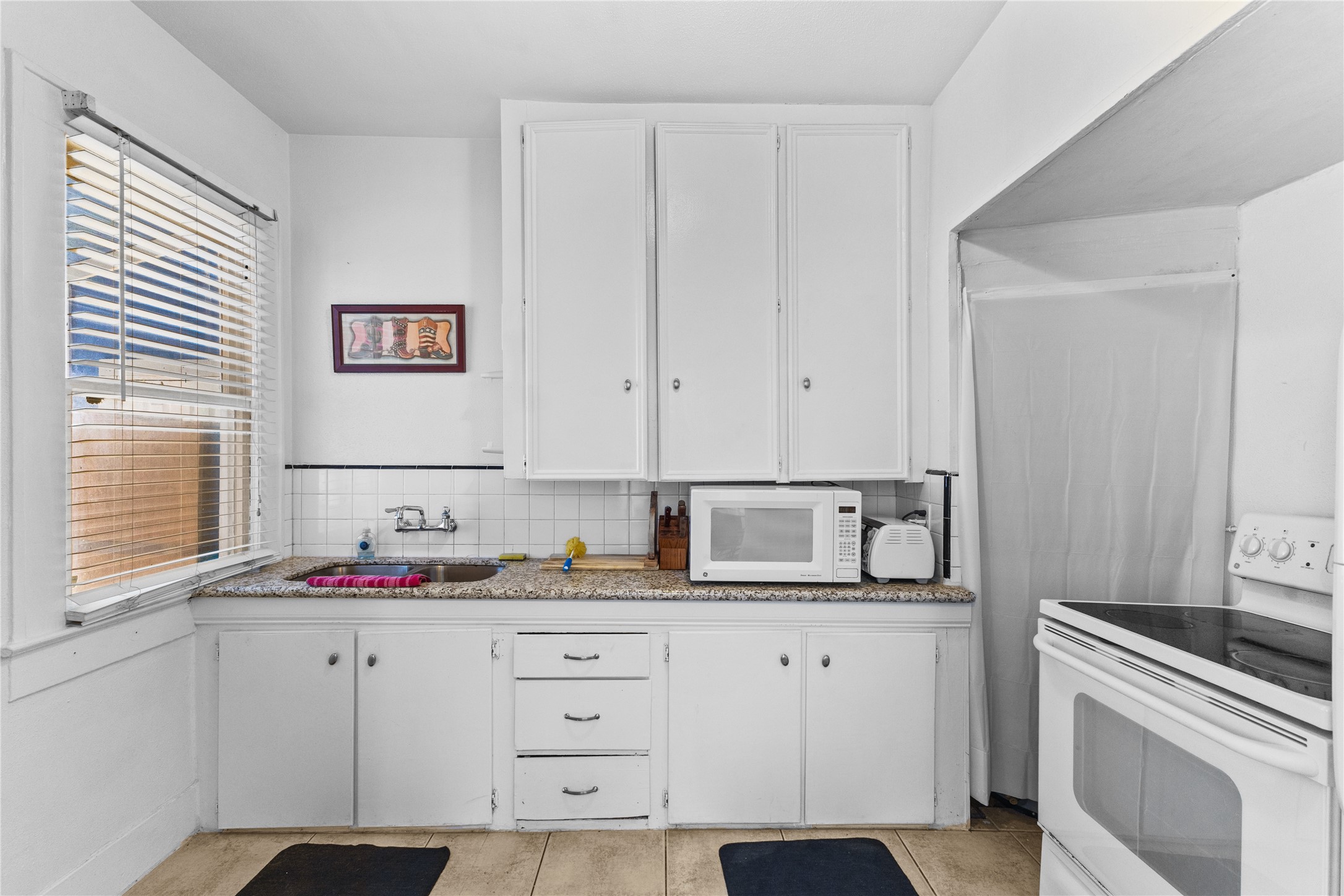 2509 Whitney Street A Property Photo 17