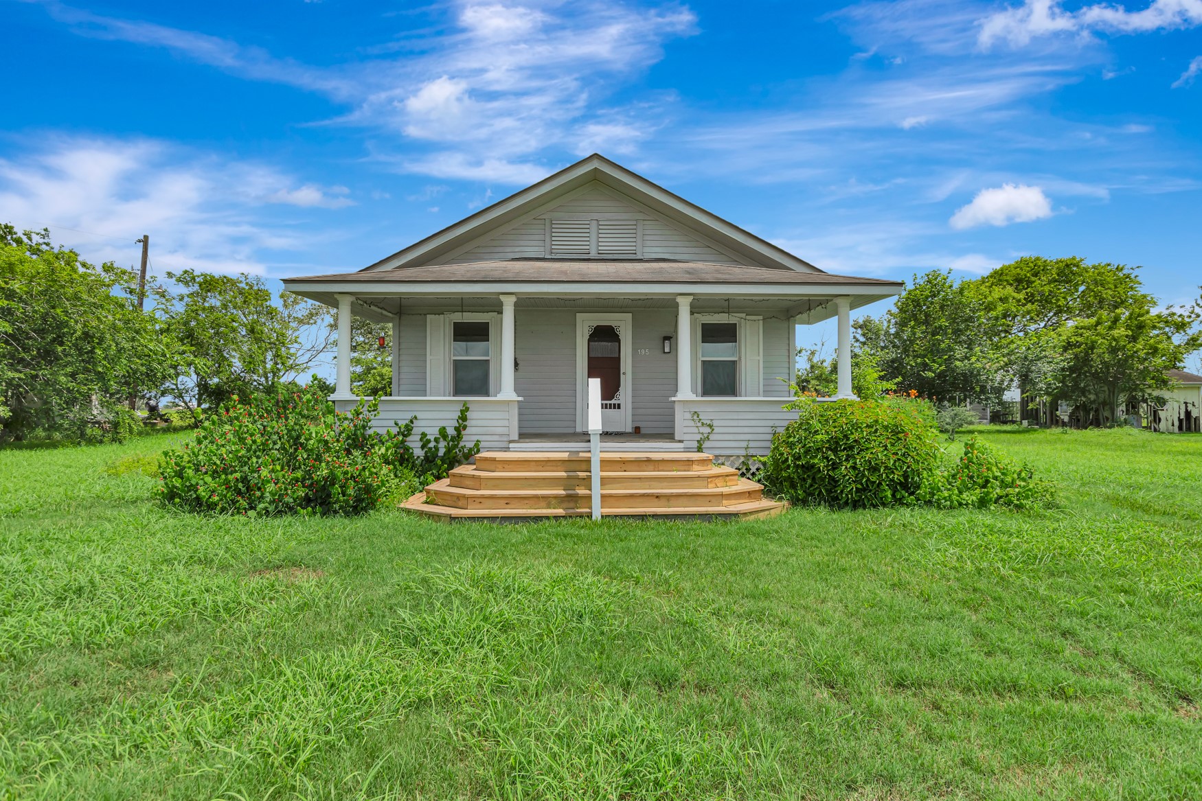 195 Wall Lane Property Photo 5