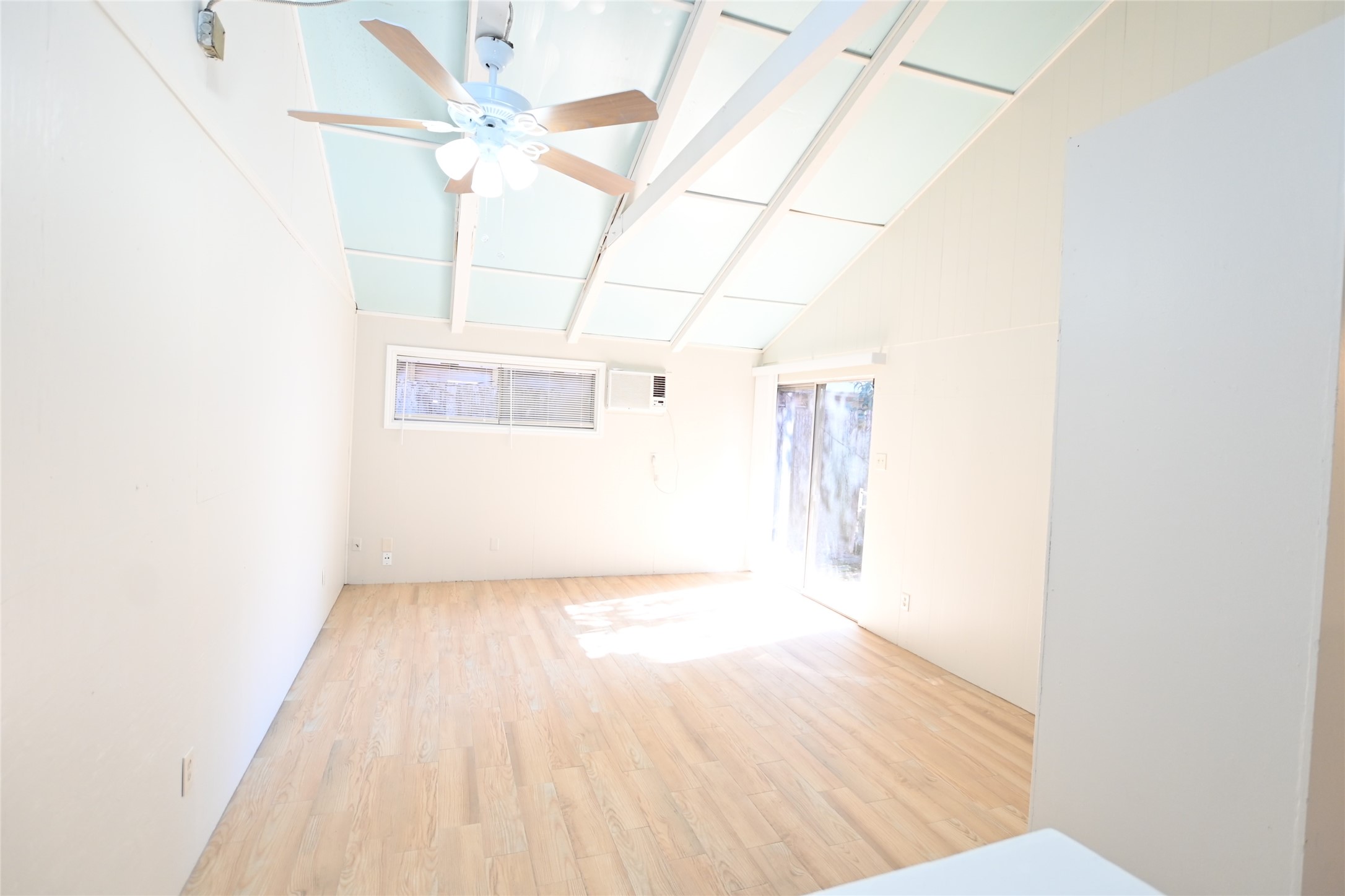 3235 Greenbriar Drive Property Photo 1