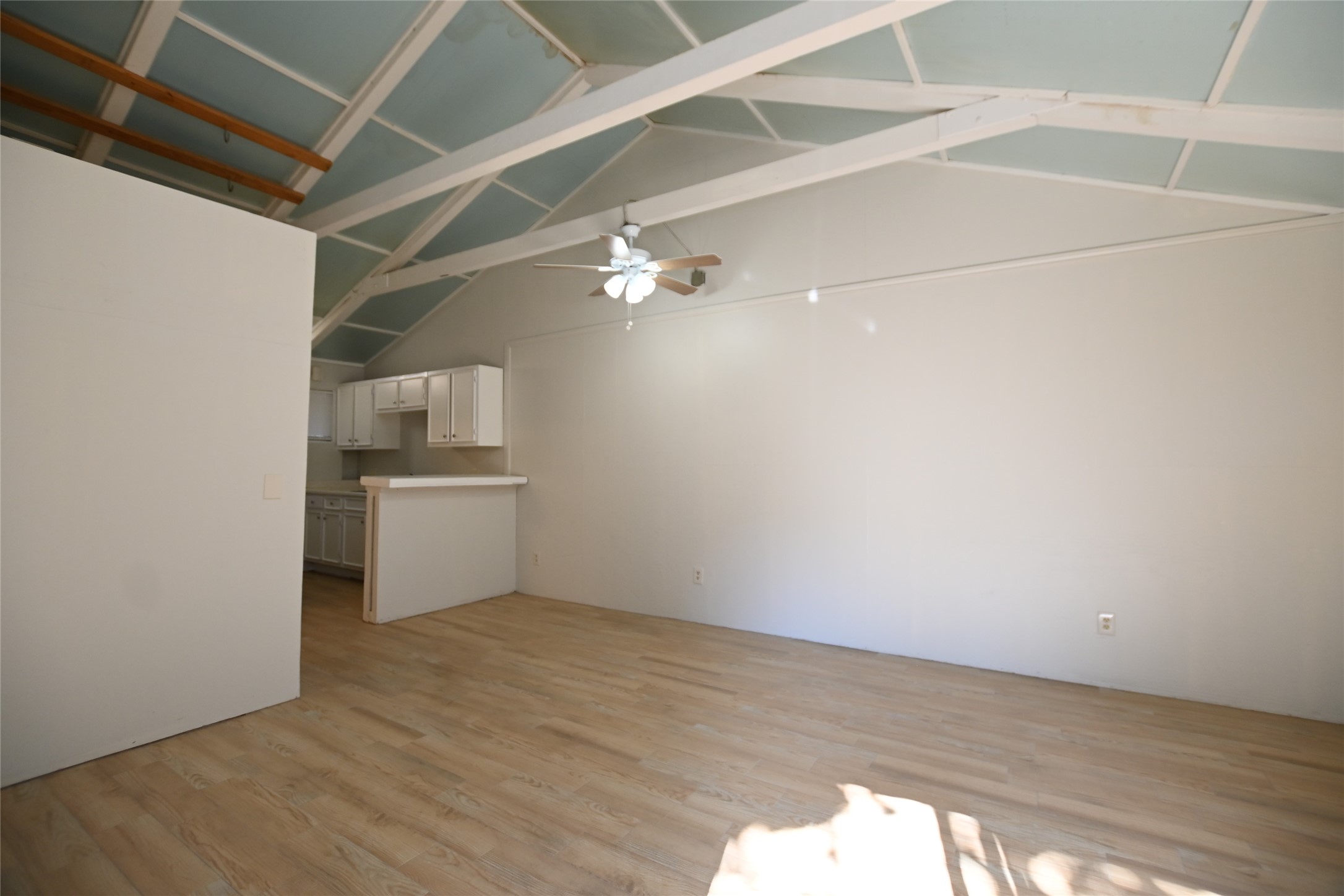 3235 Greenbriar Drive Property Photo 4