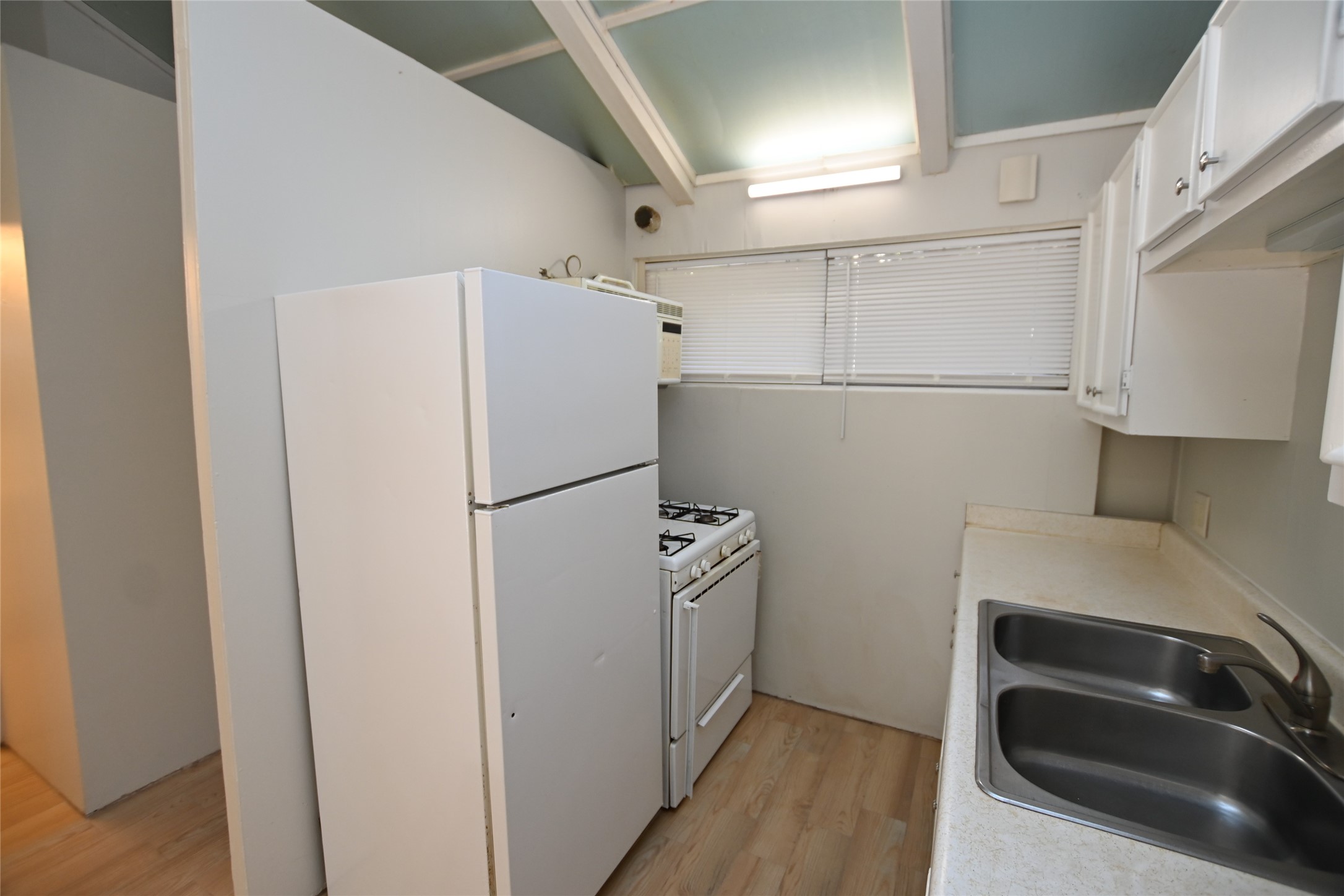 3235 Greenbriar Drive Property Photo 6