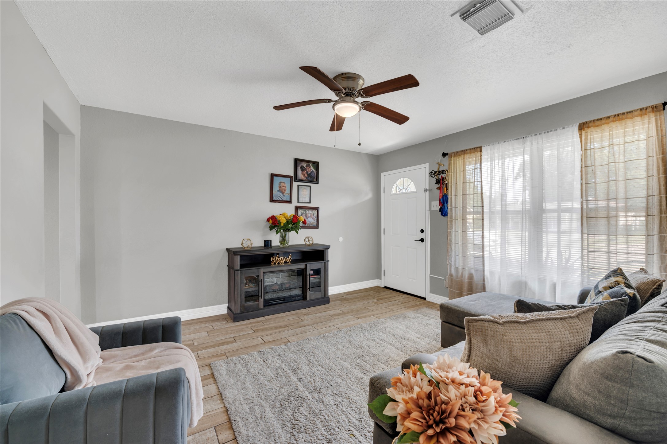 5311 Louise Street Property Photo 5