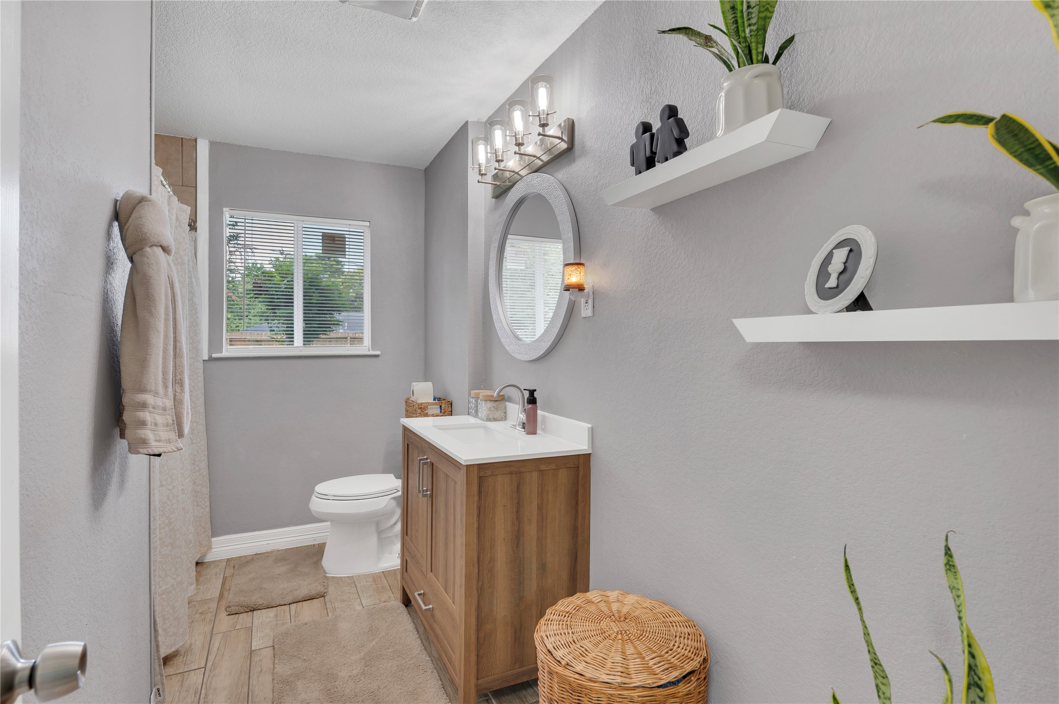 5311 Louise Street Property Photo 16