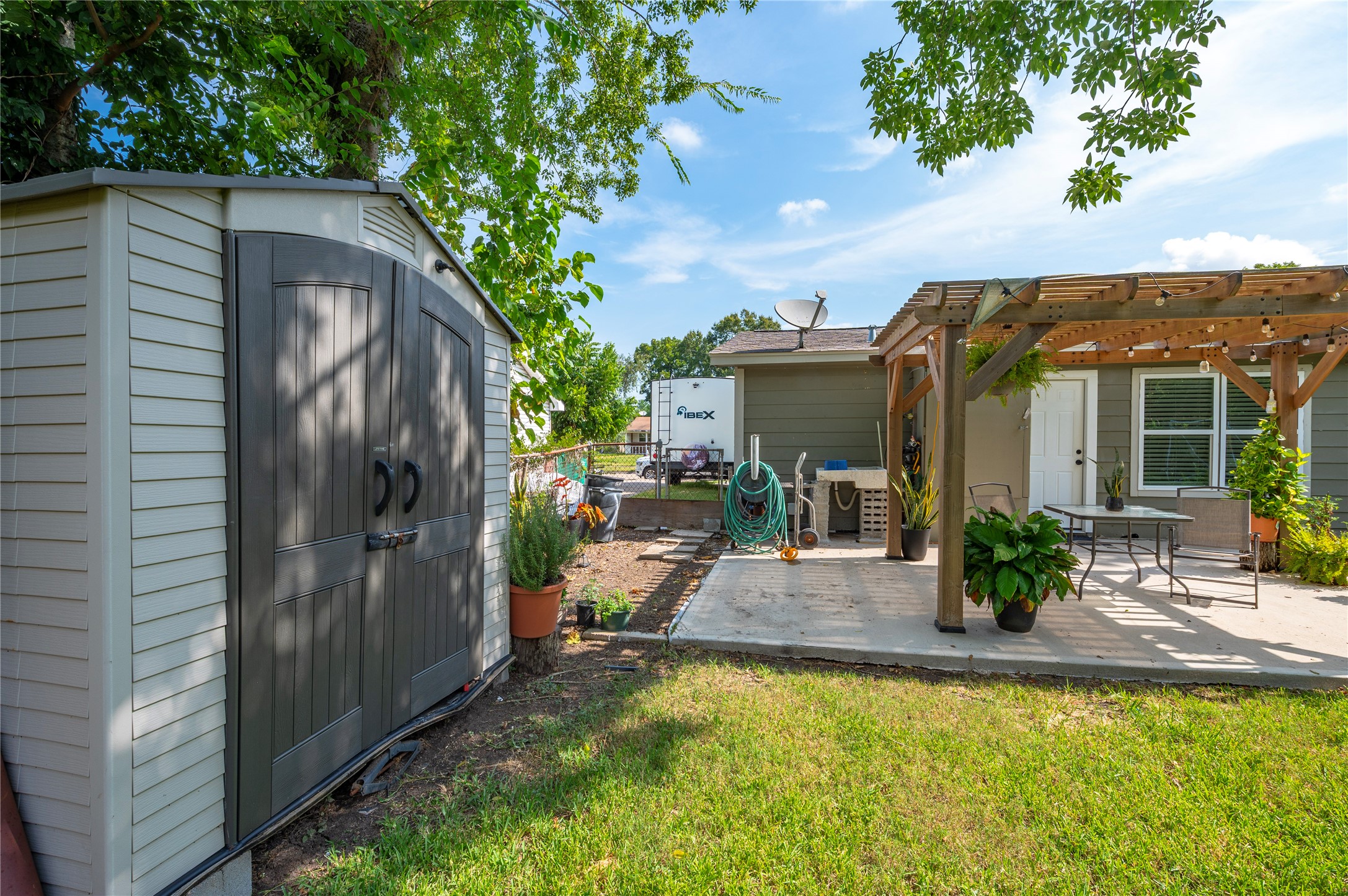 5311 Louise Street Property Photo 24
