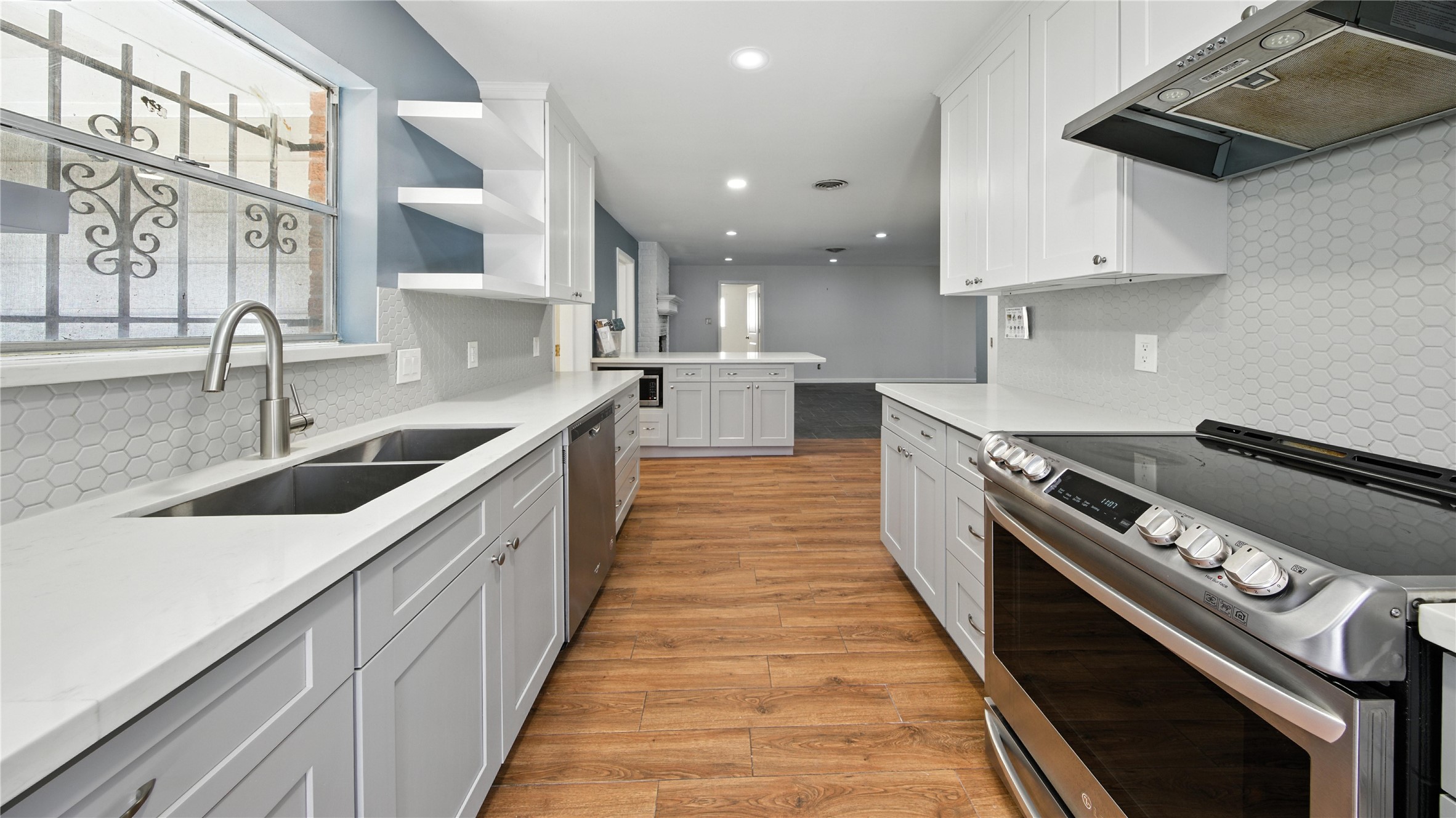 7323 Carew Street Property Photo 8