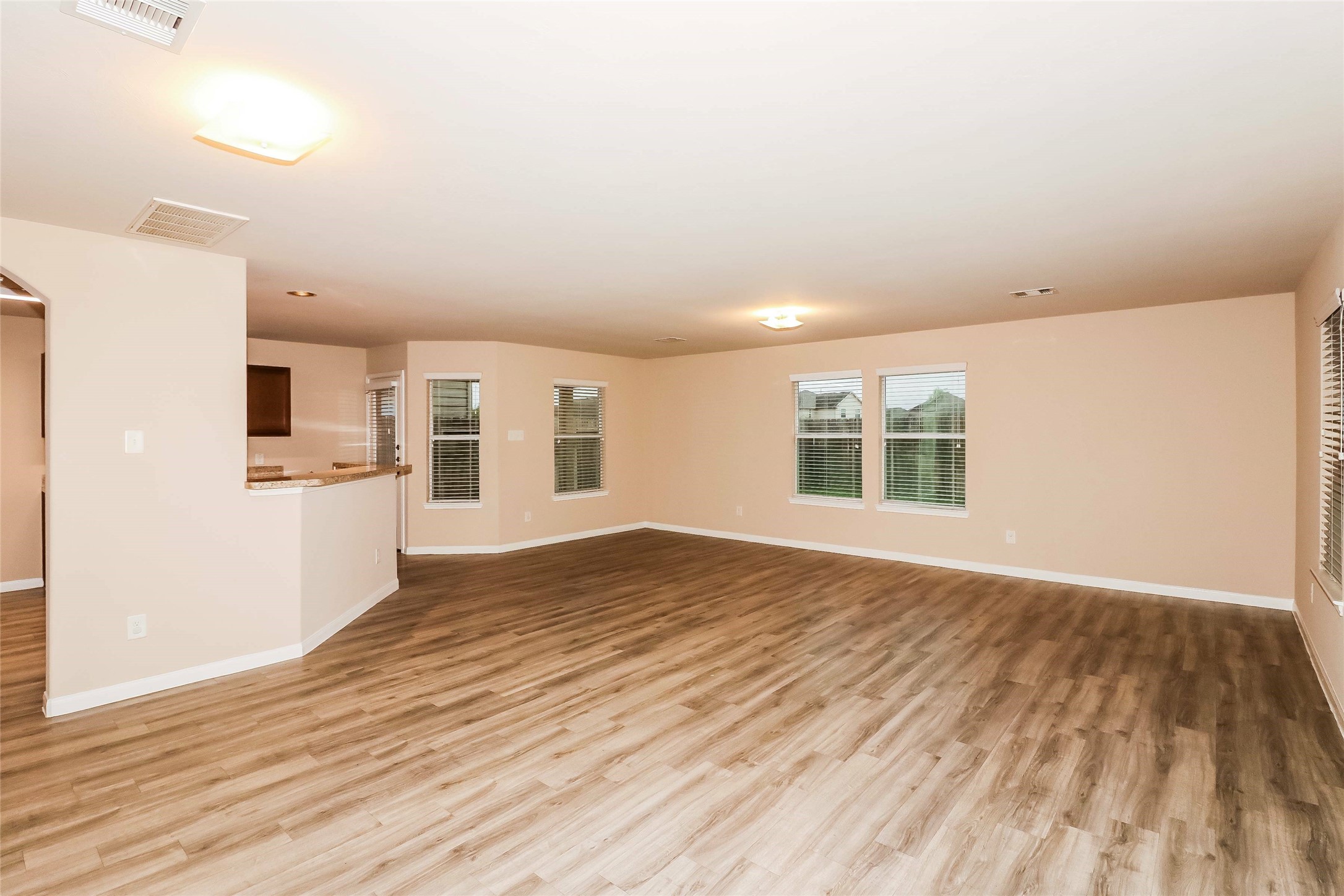5734 Kyle Cove Property Photo 4
