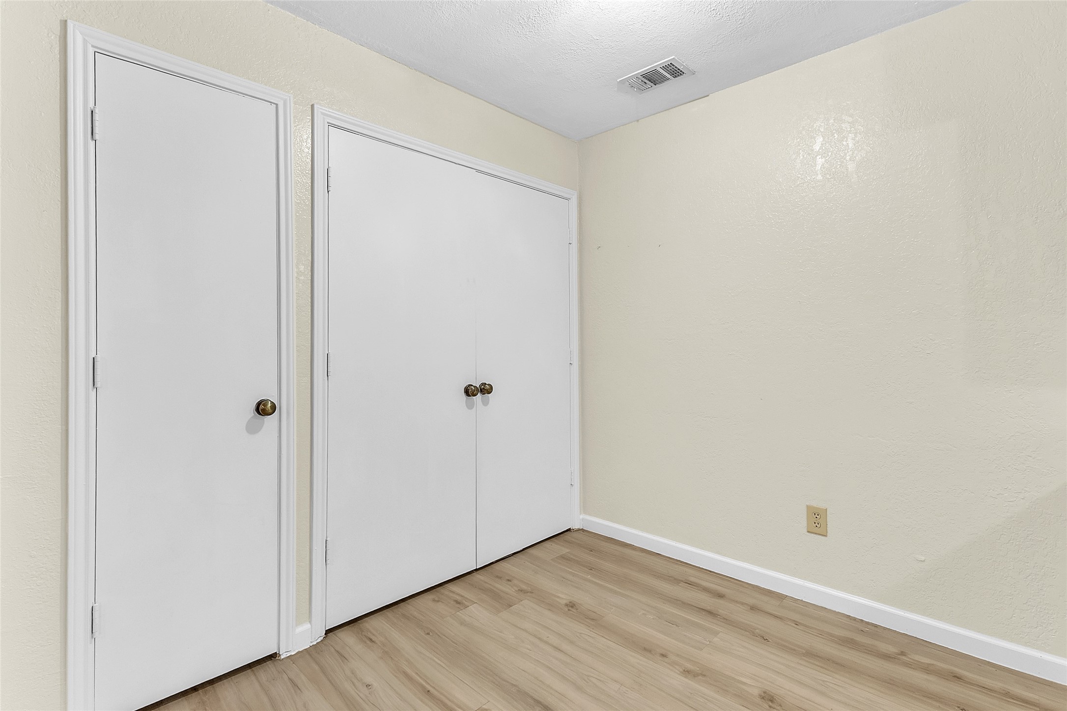 209 W Trinity Street C Property Photo 10