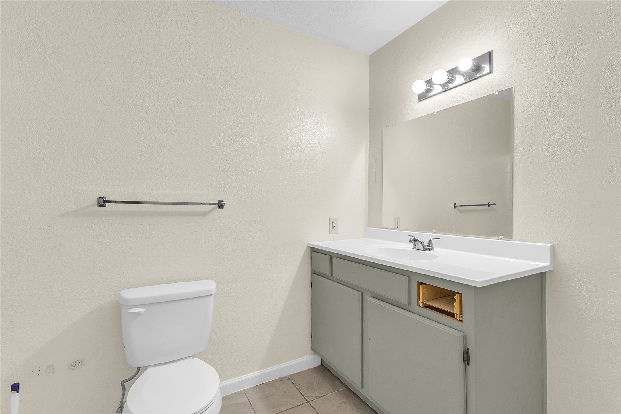 209 W Trinity Street C Property Photo 15