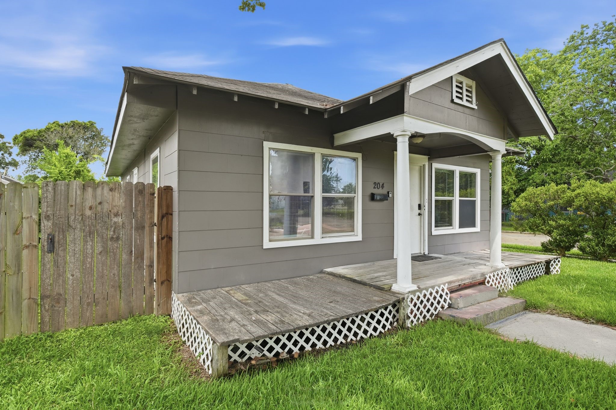 204 W Murrill Street Property Photo 2