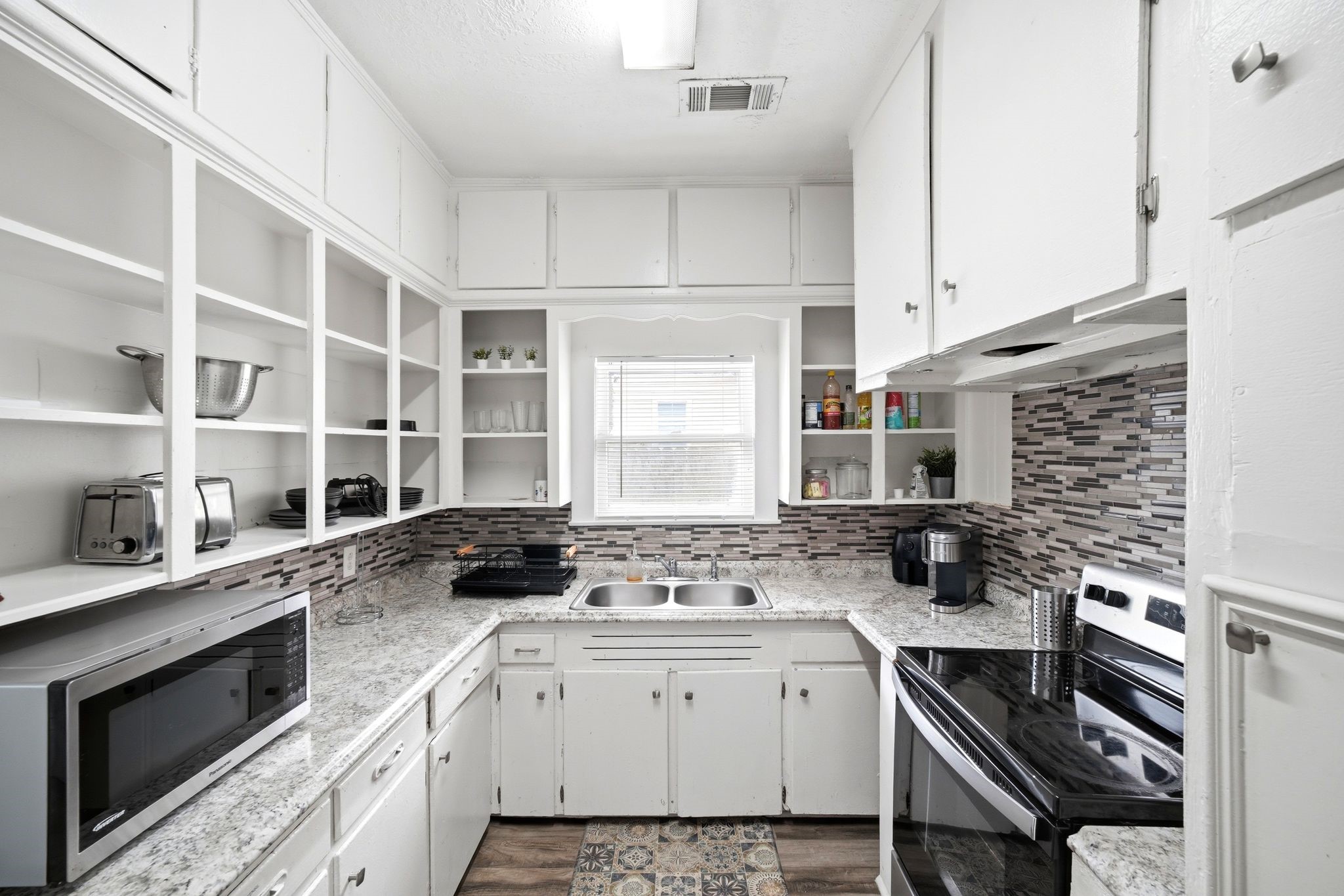 204 W Murrill Street Property Photo 4
