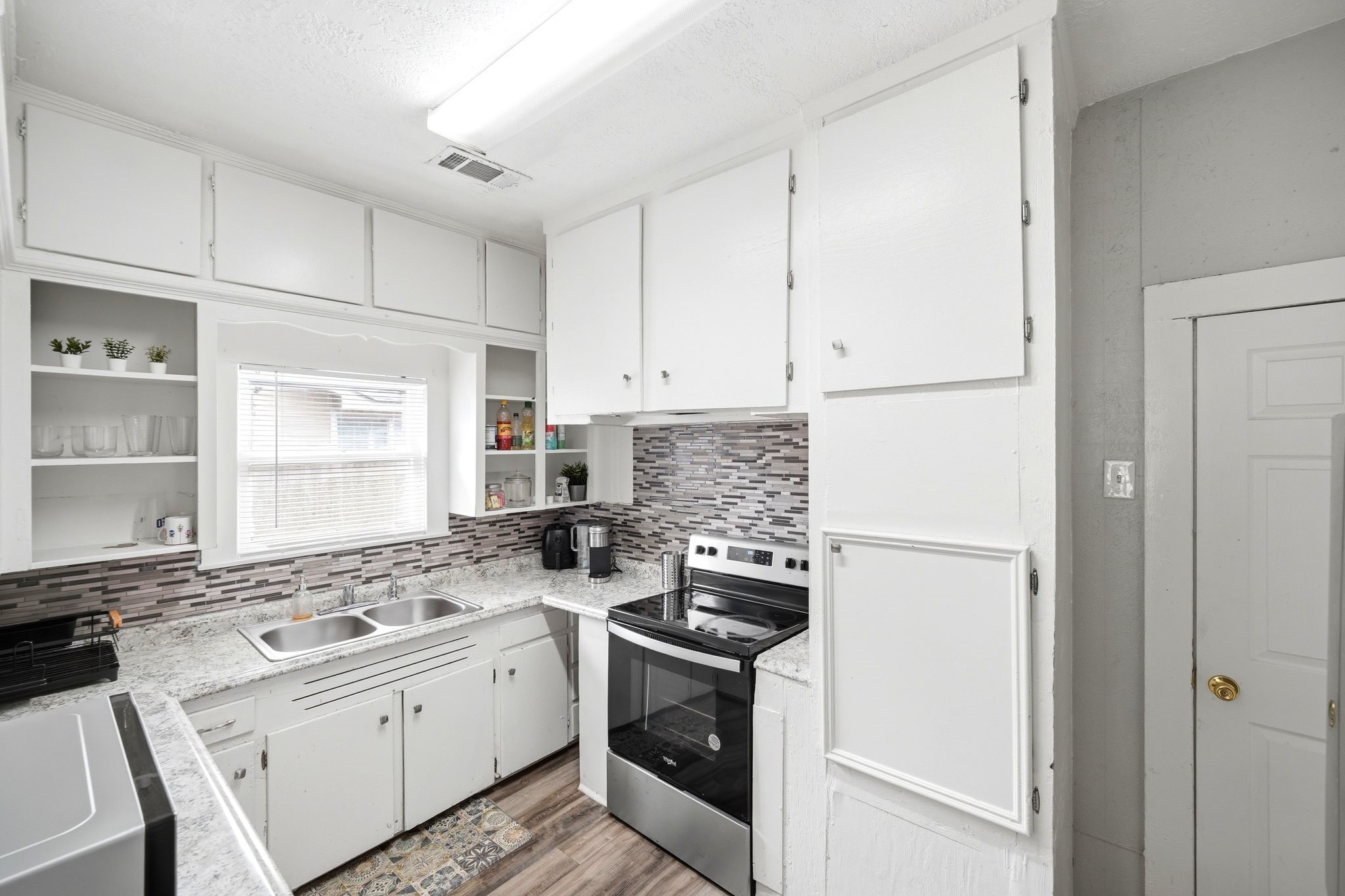 204 W Murrill Street Property Photo 6