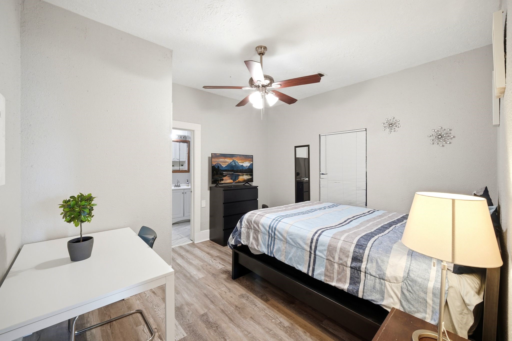 204 W Murrill Street Property Photo 21
