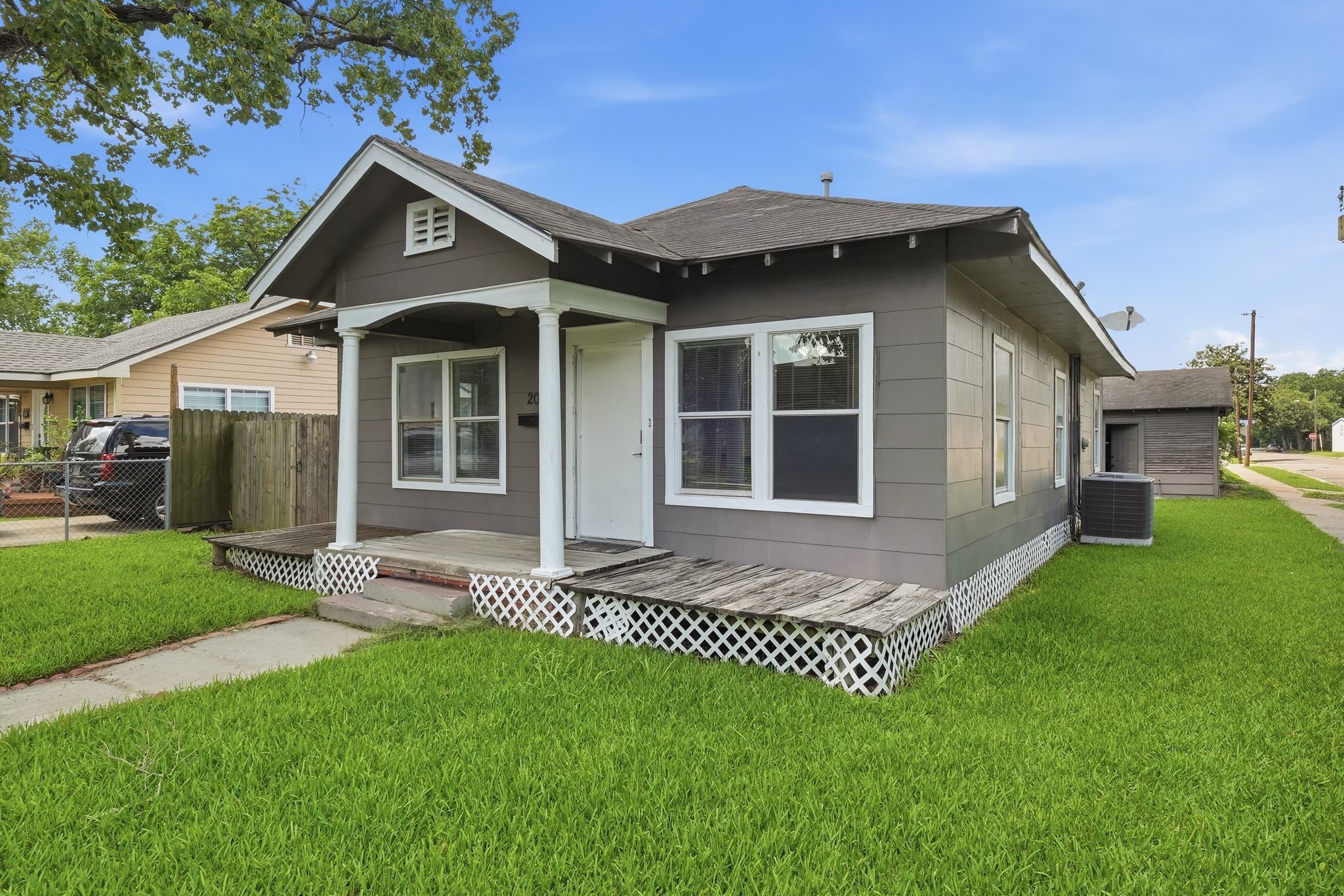 204 W Murrill Street Property Photo 24