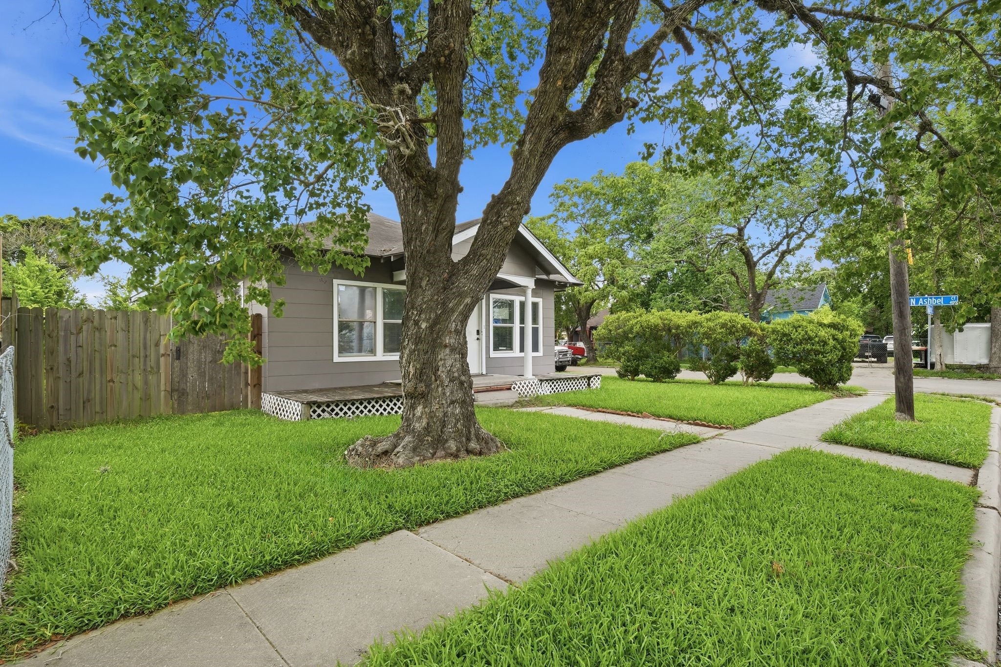 204 W Murrill Street Property Photo 27
