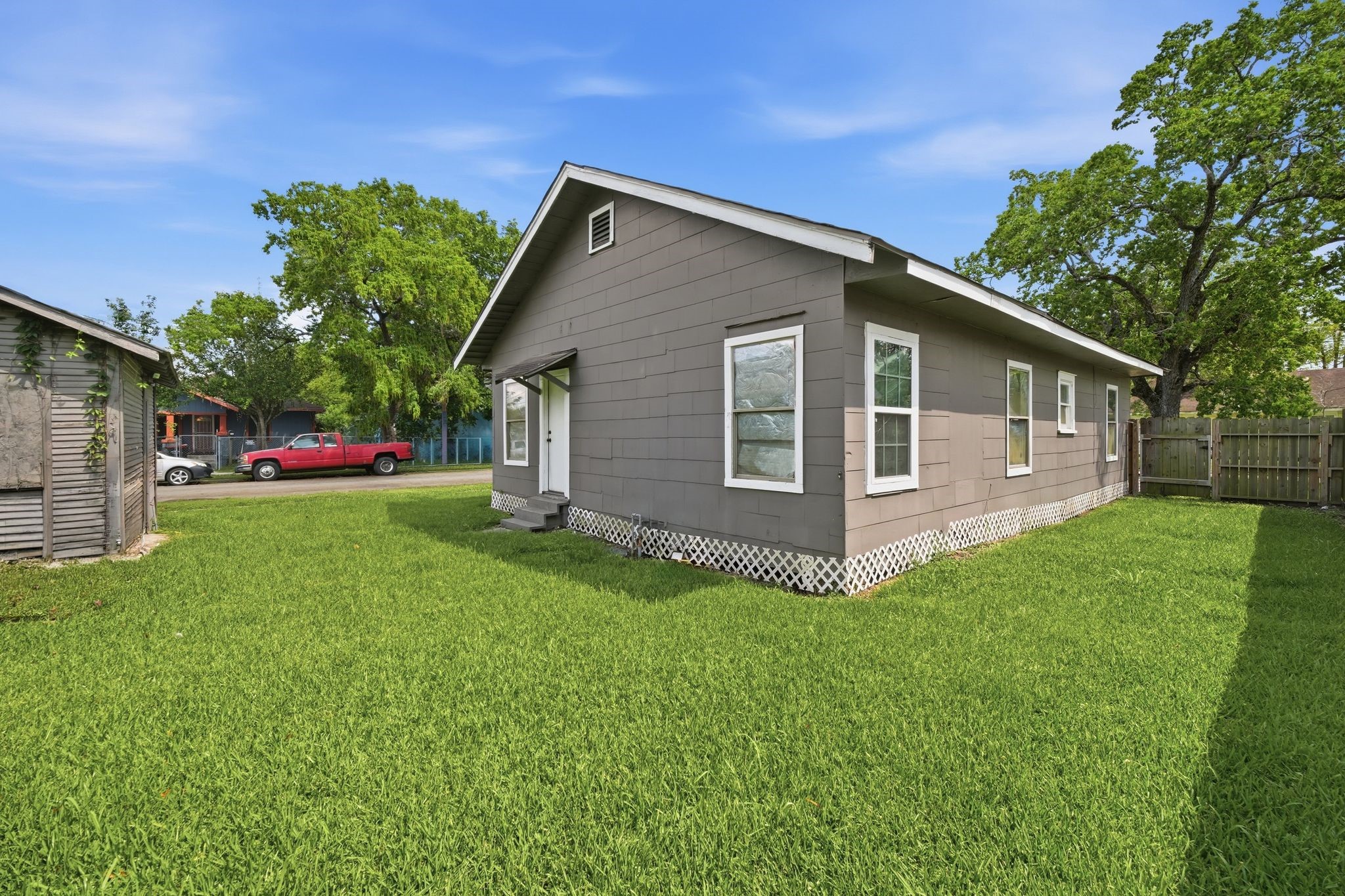 204 W Murrill Street Property Photo 31