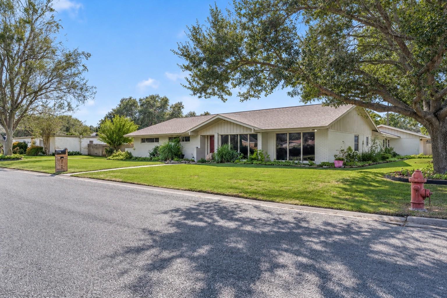 2509 Hutchins Lane, El Campo TX 77437 Property Photo 1