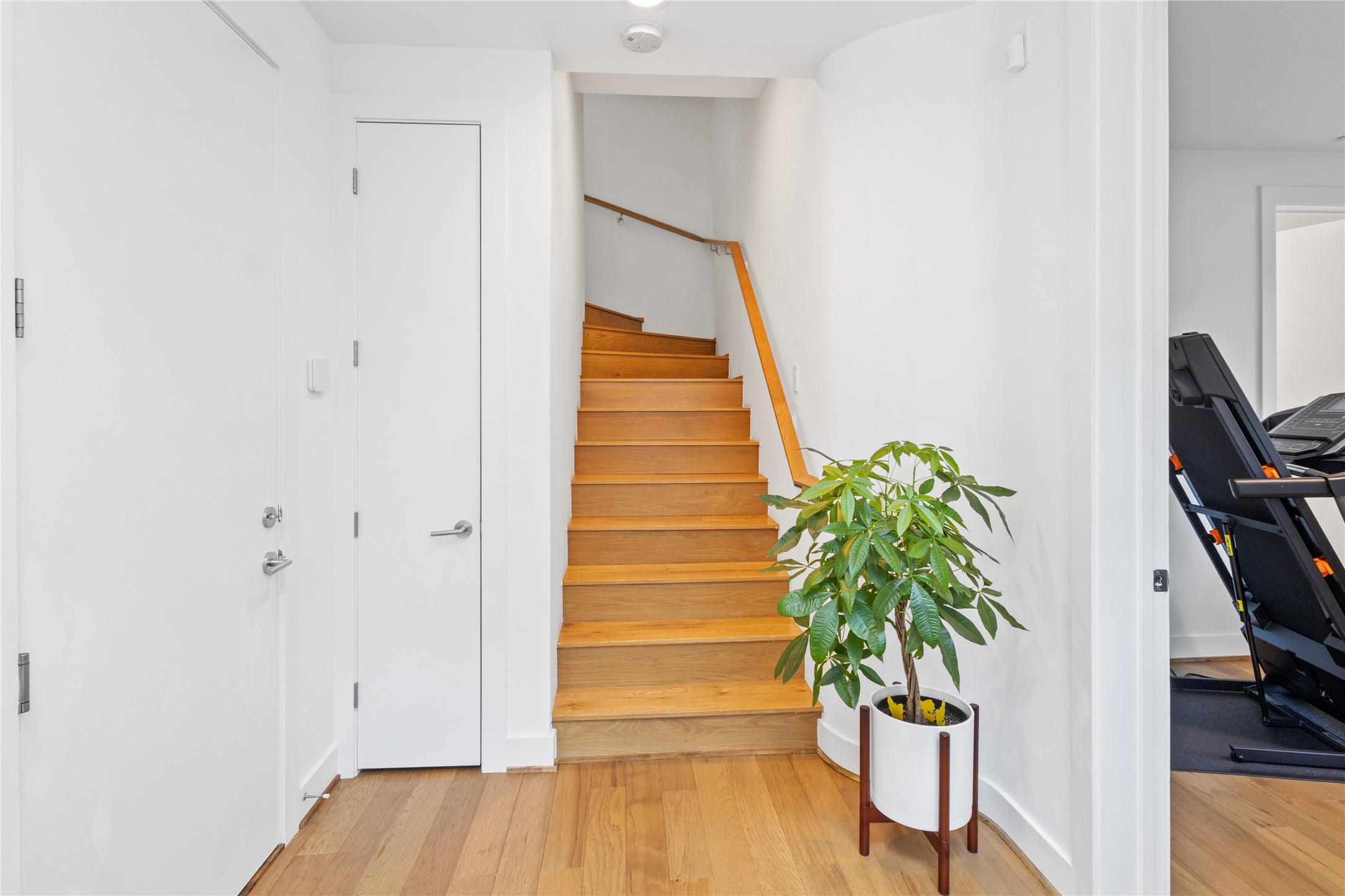 1302 Crocker Street Property Photo 4