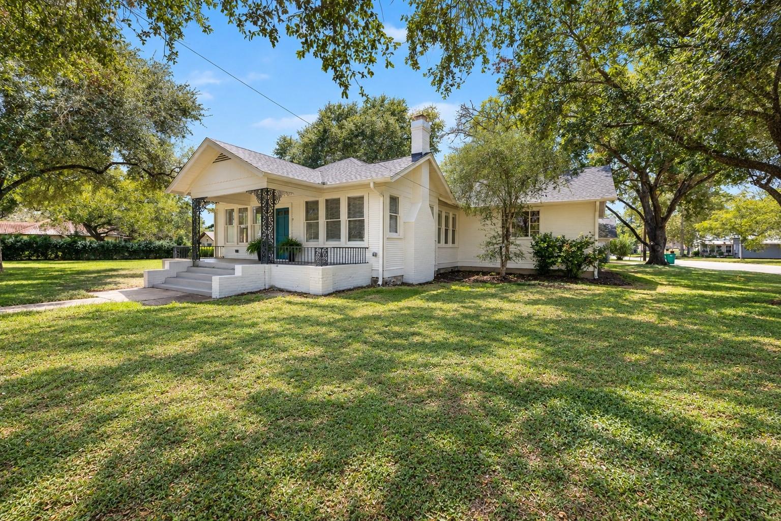 918 S Madison Street, La Grange Tx 78945 Property Photo 1