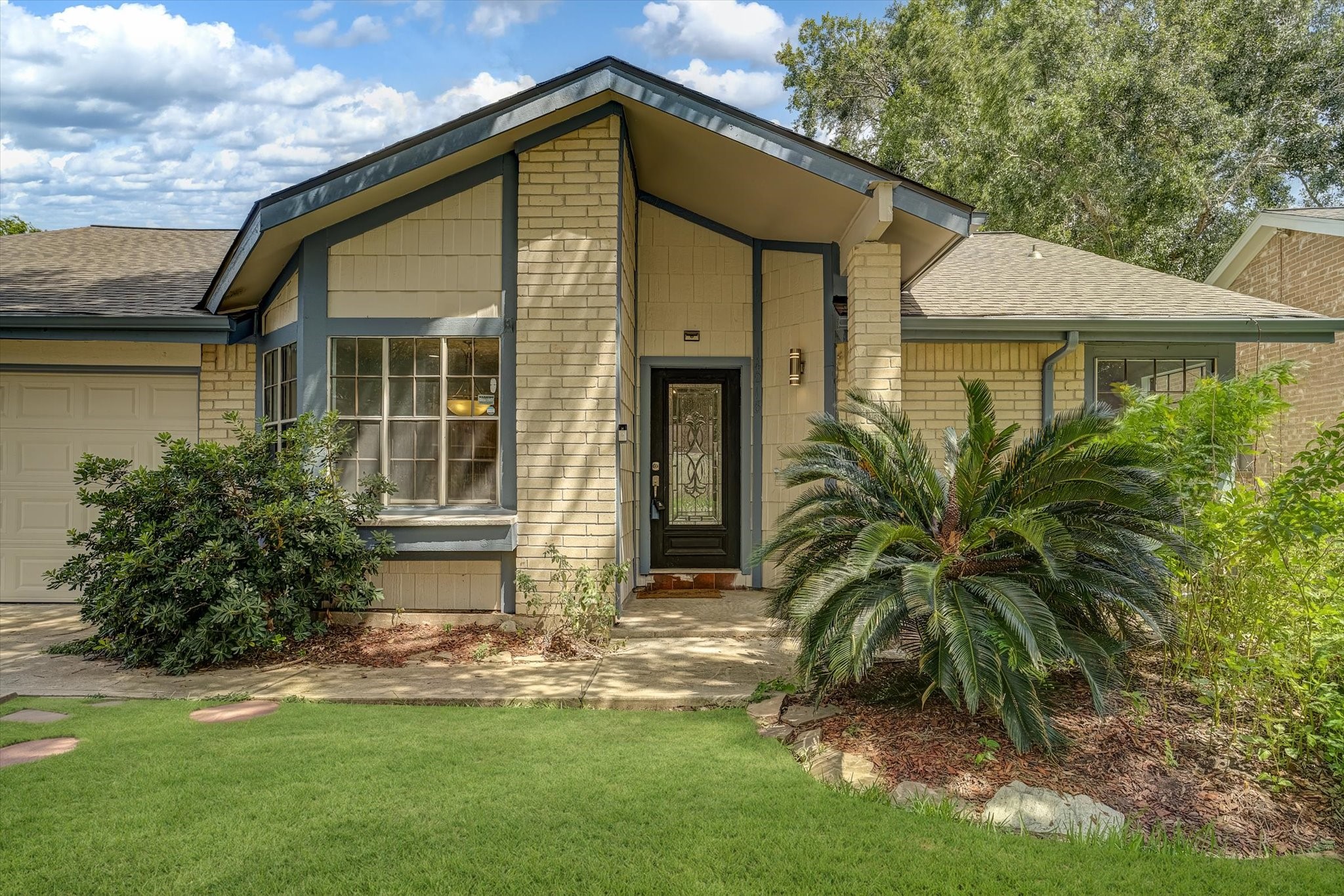 14218 Whitecross Drive Property Photo 1