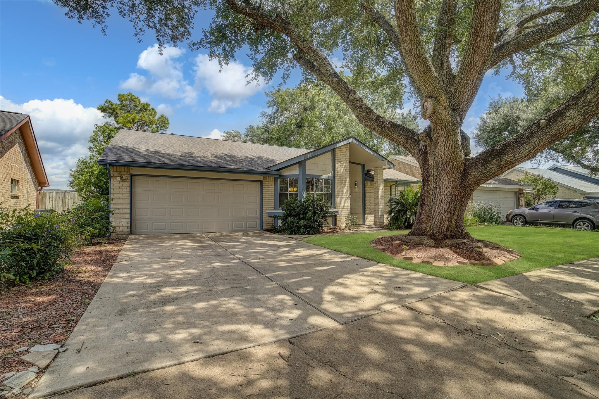 14218 Whitecross Drive Property Photo 2