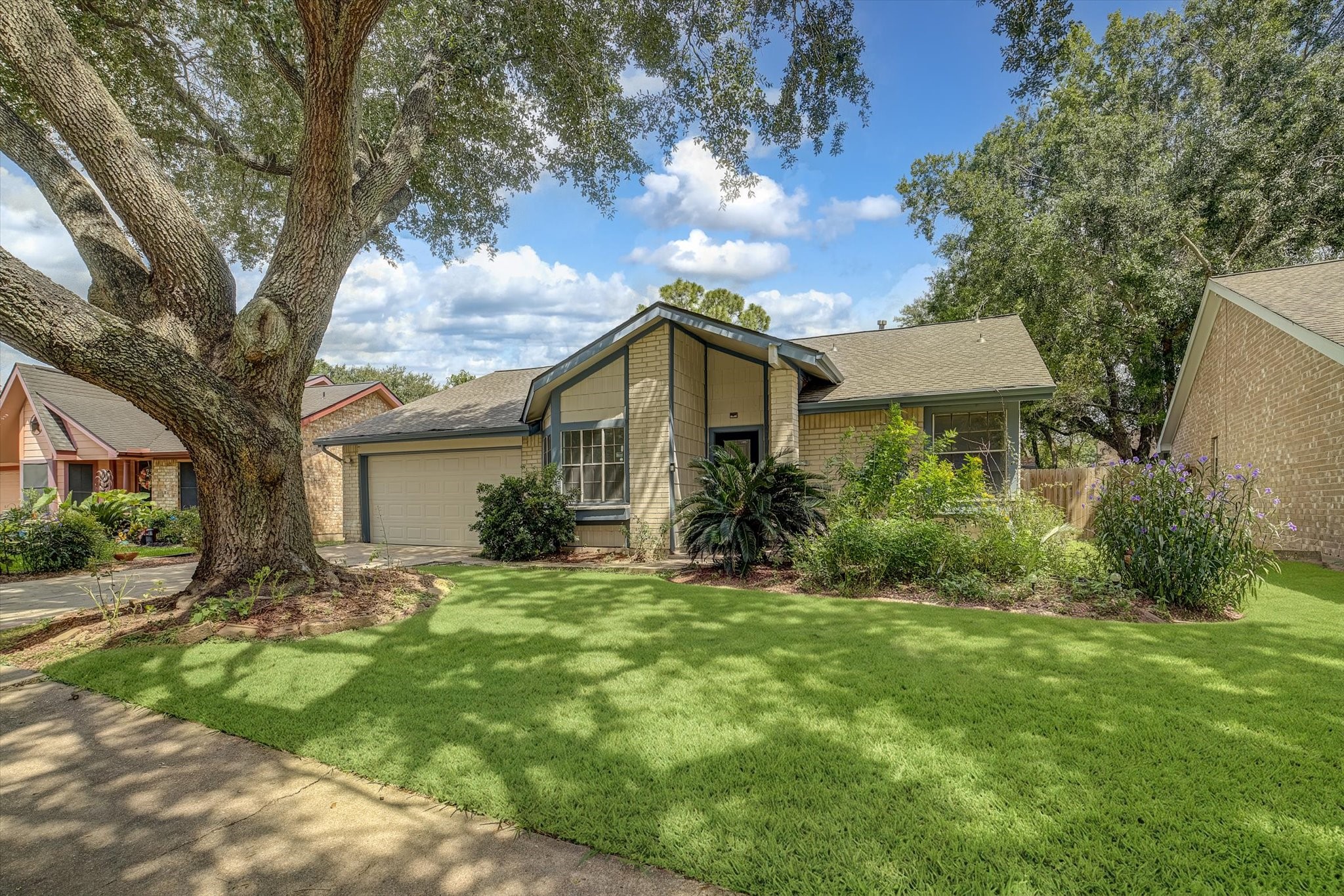 14218 Whitecross Drive Property Photo 4