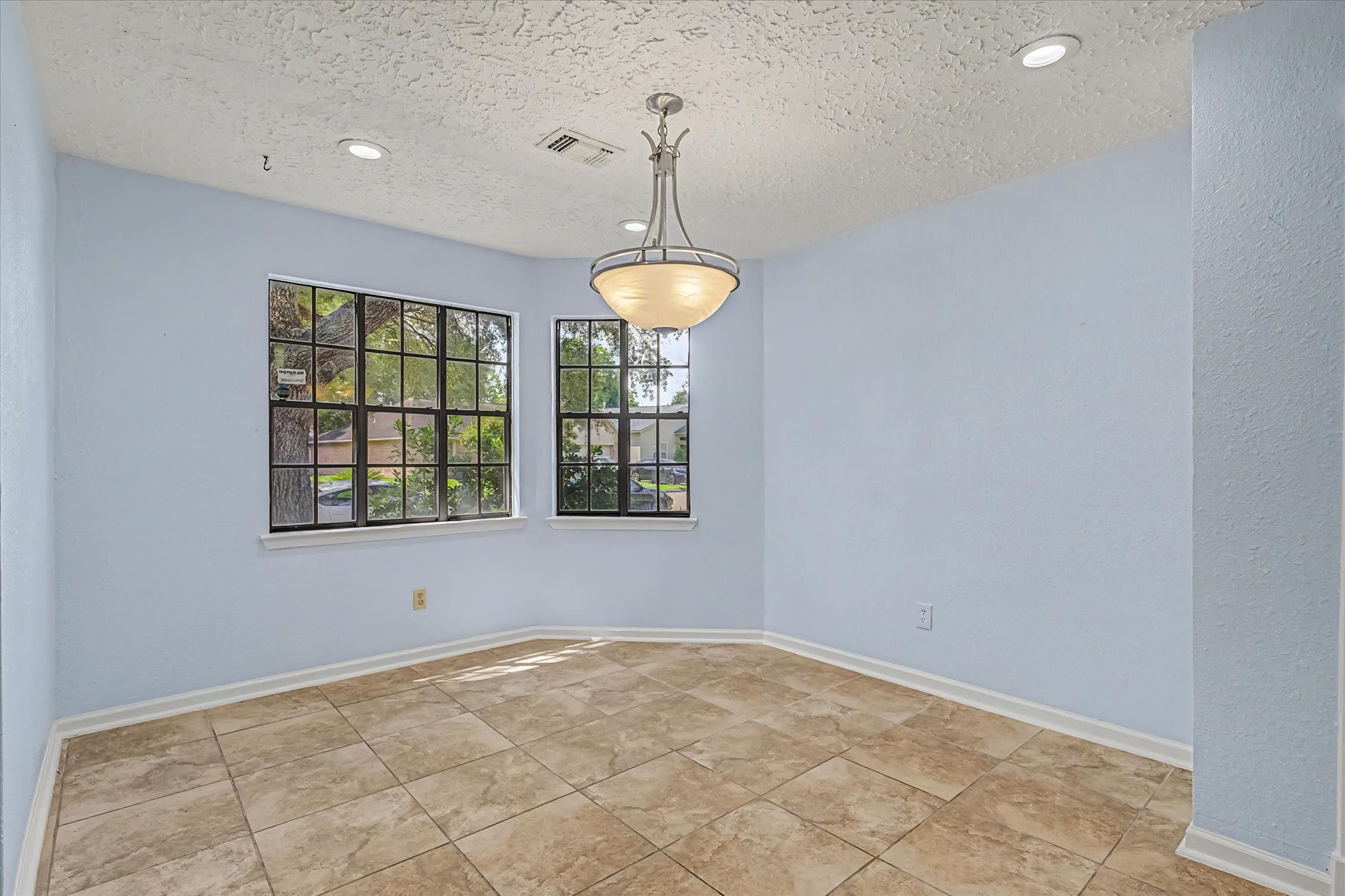 14218 Whitecross Drive Property Photo 6