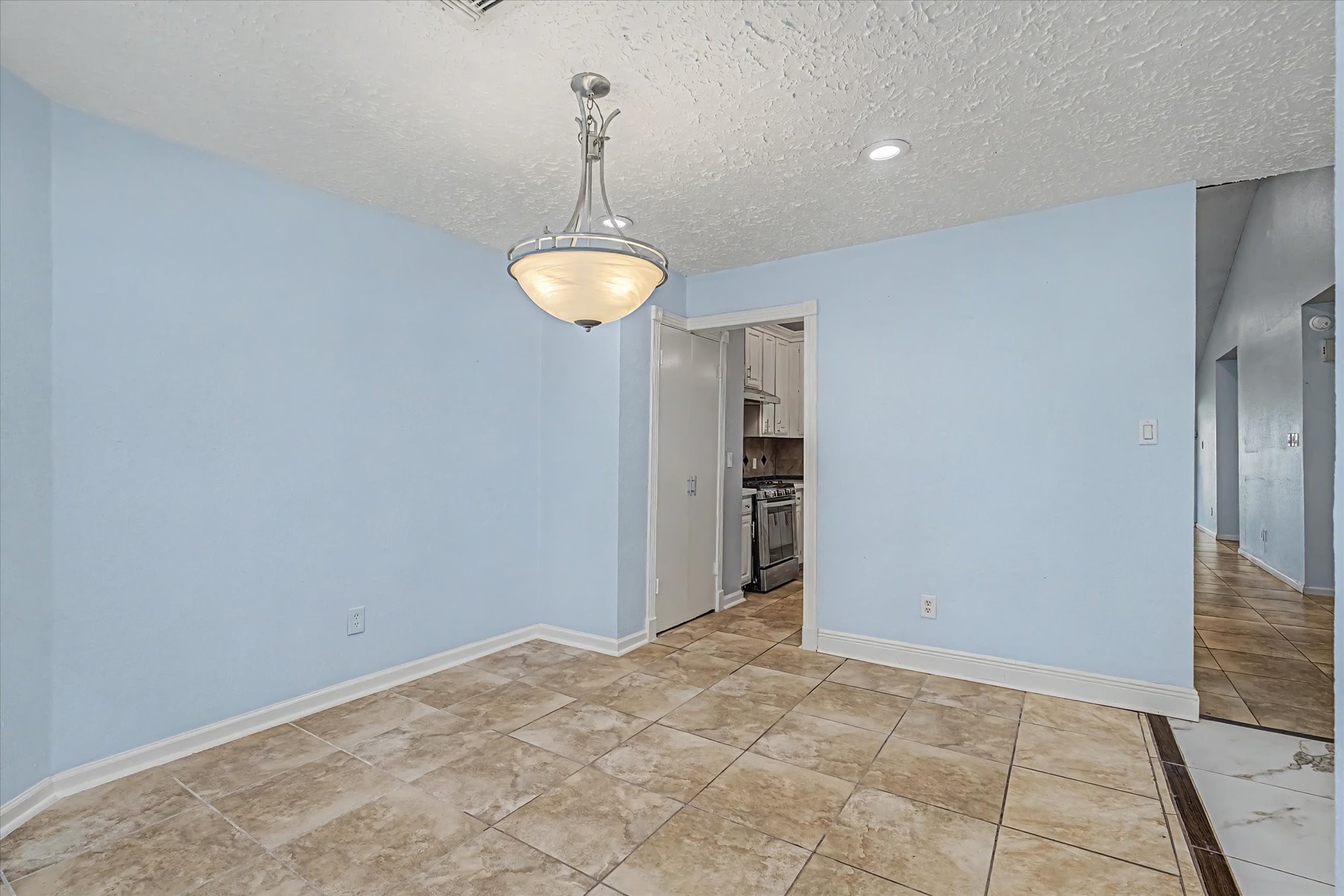 14218 Whitecross Drive Property Photo 7