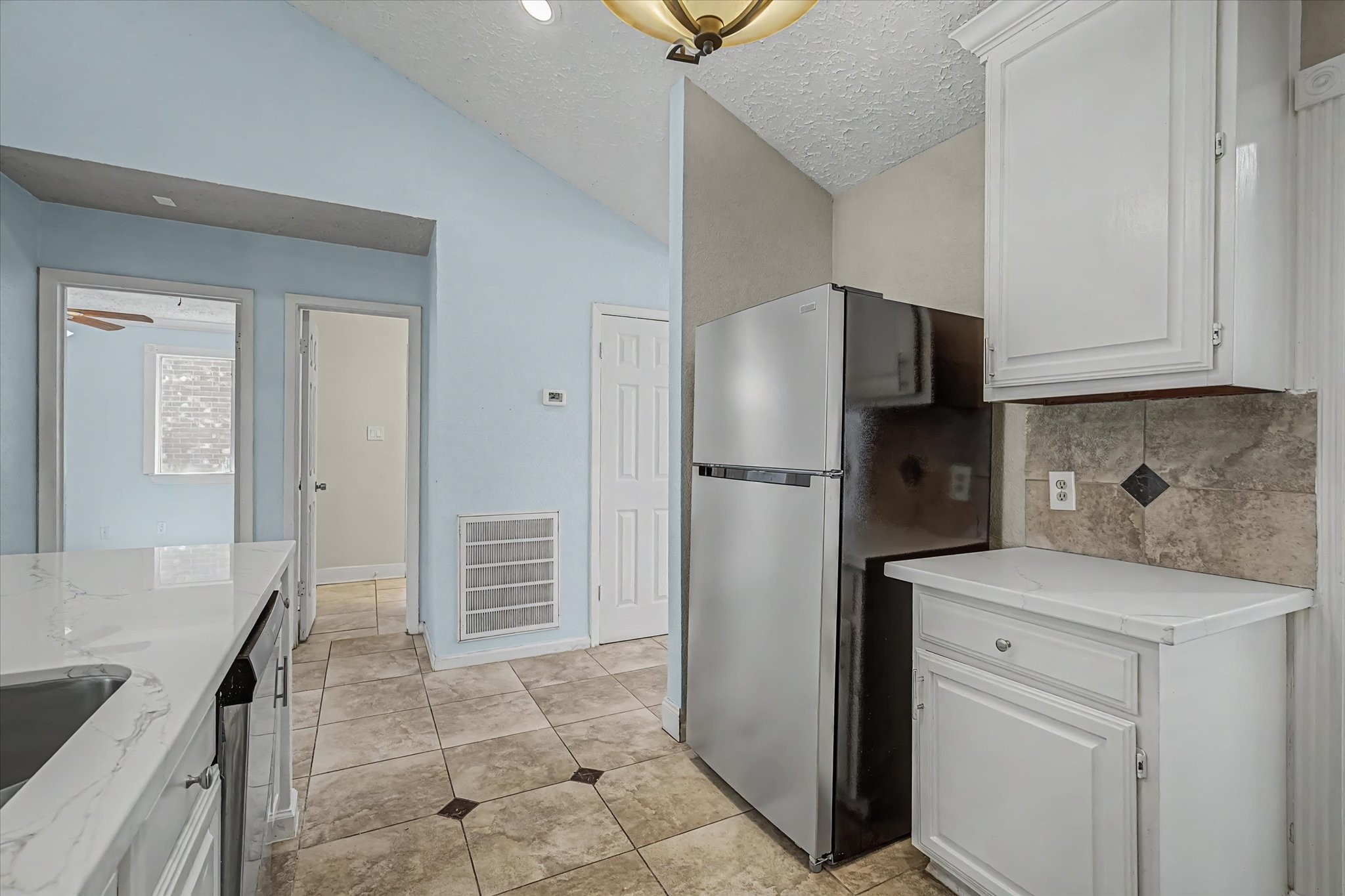 14218 Whitecross Drive Property Photo 11