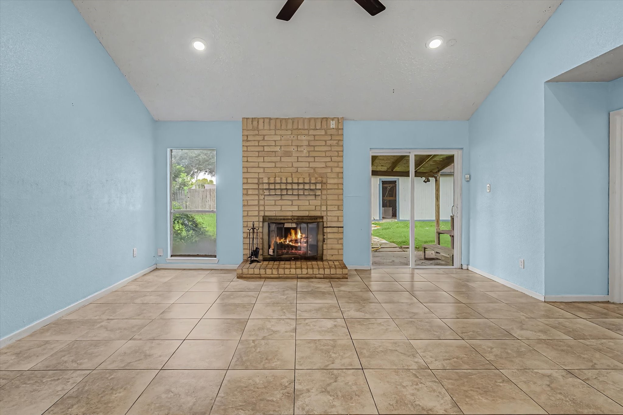 14218 Whitecross Drive Property Photo 16