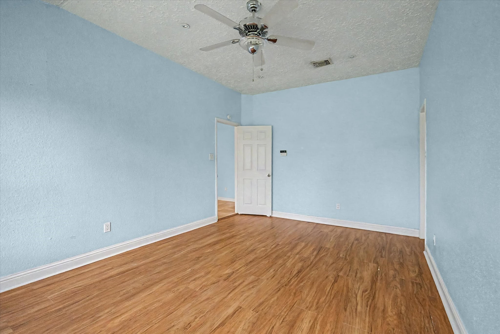 14218 Whitecross Drive Property Photo 19