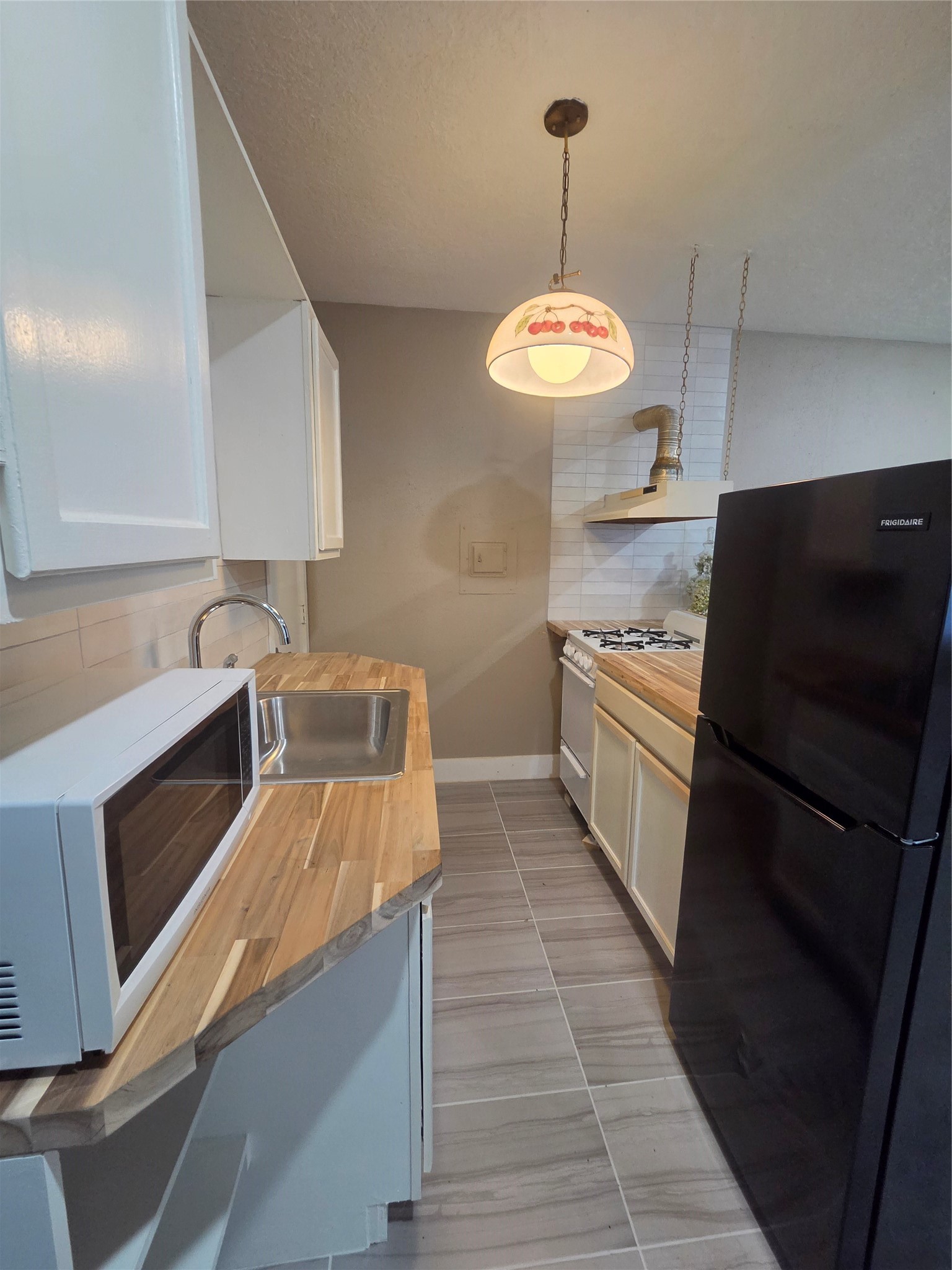 6526 Country Club Drive B Property Photo 5