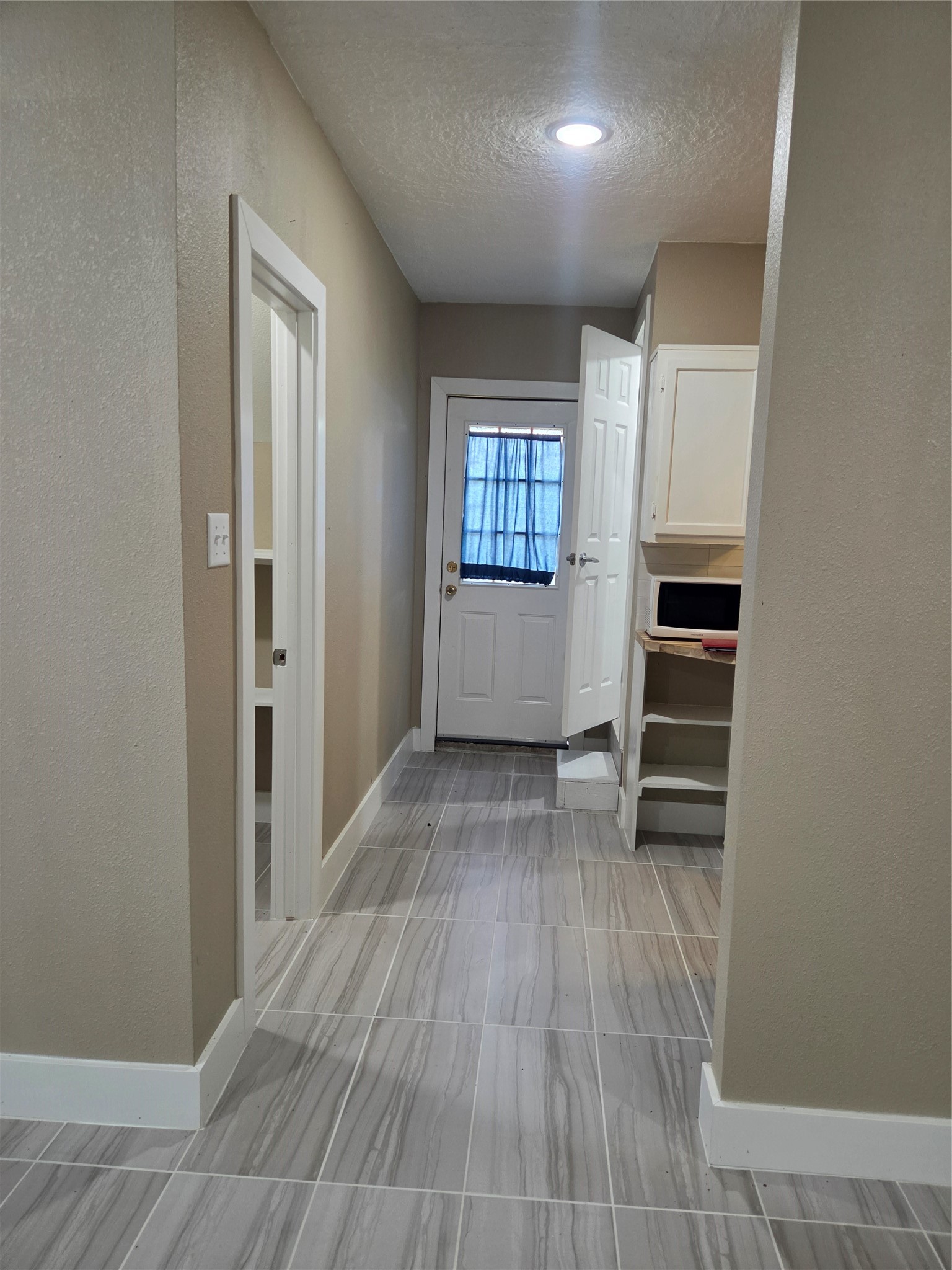 6526 Country Club Drive B Property Photo 16
