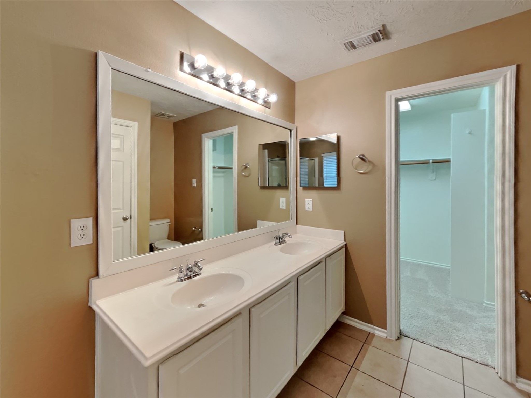 6220 Stoney Creek Drive Property Photo 10