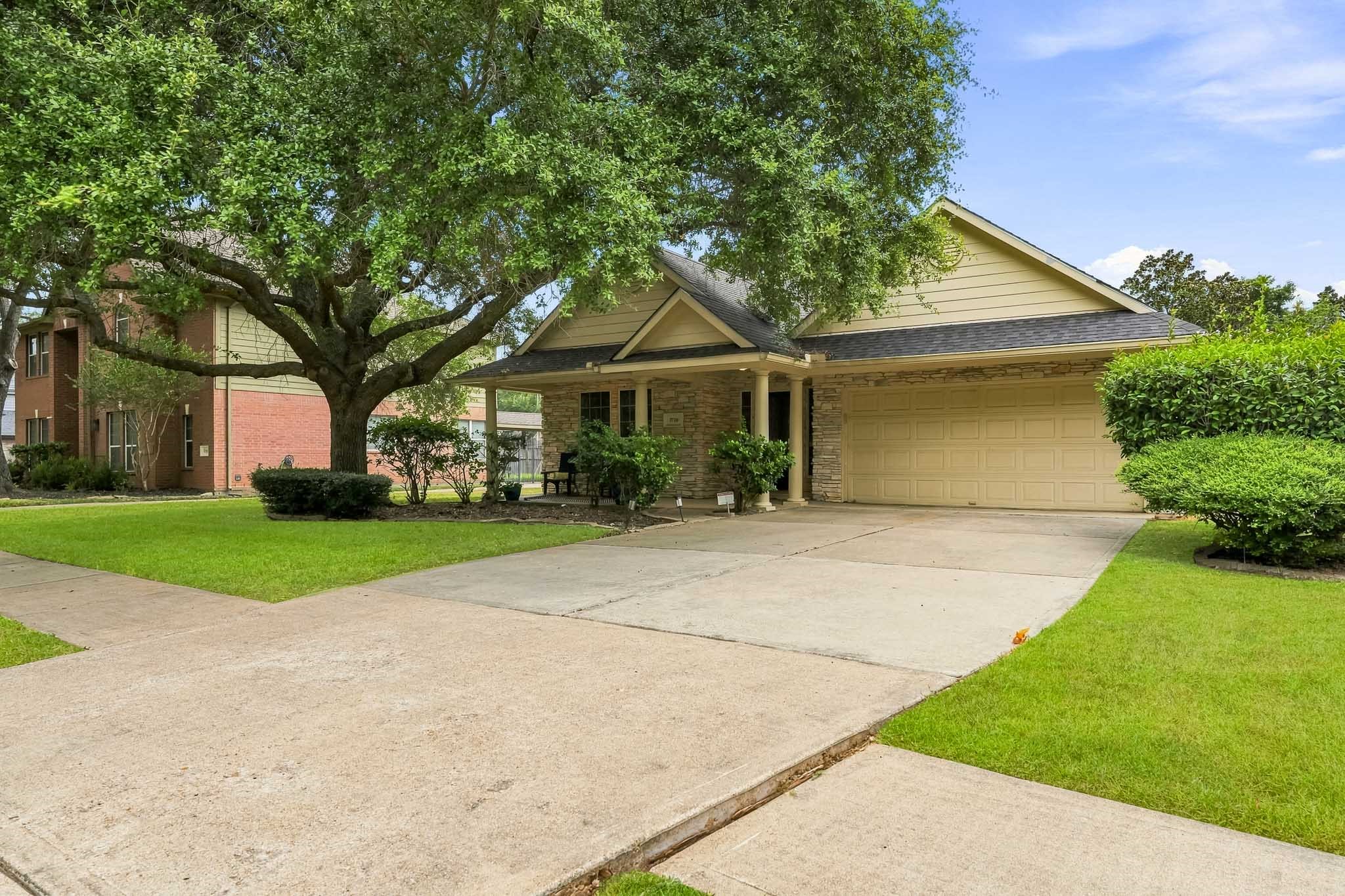 3710 S Barnett Way Property Photo 2