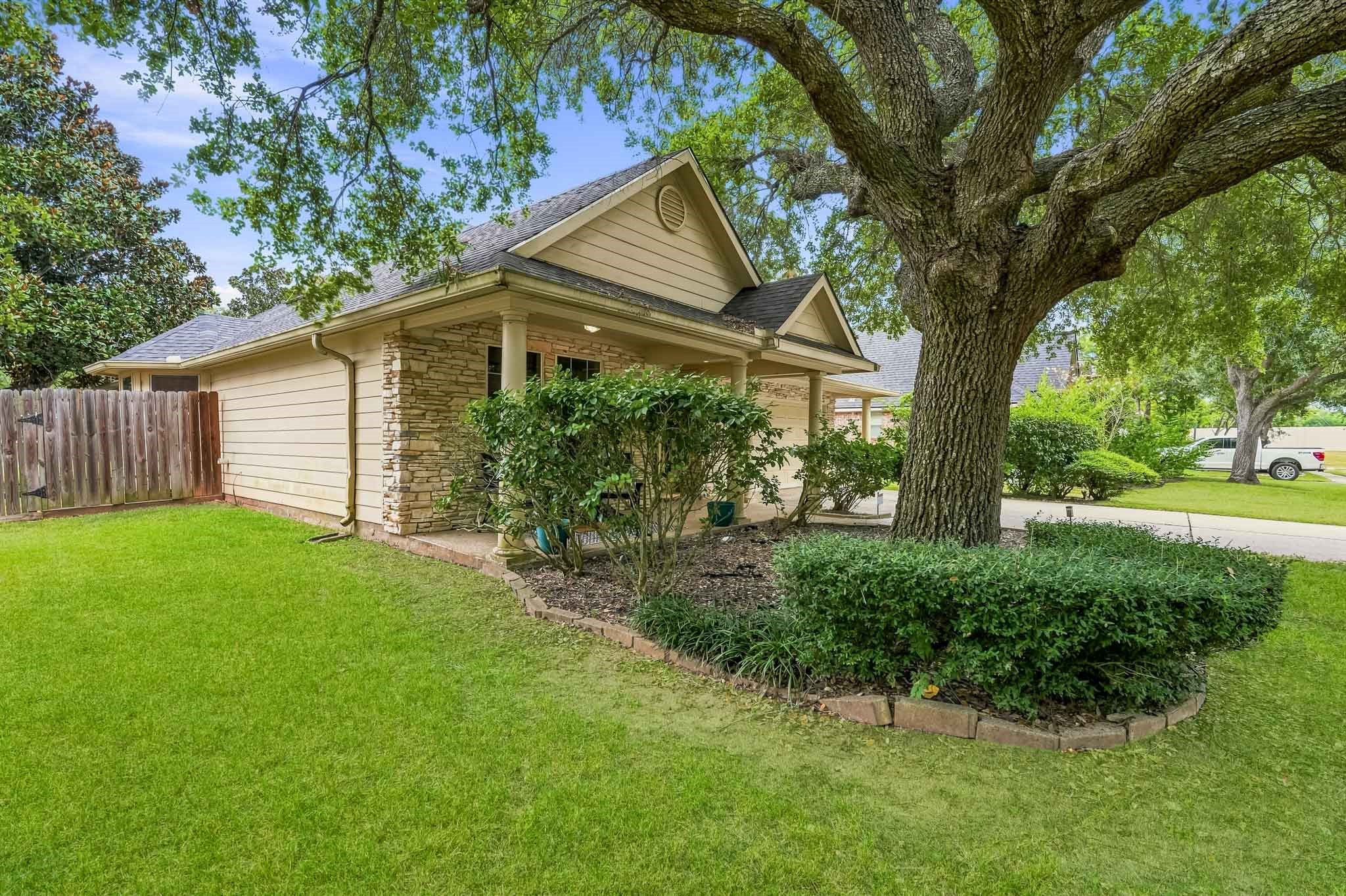 3710 S Barnett Way Property Photo 3