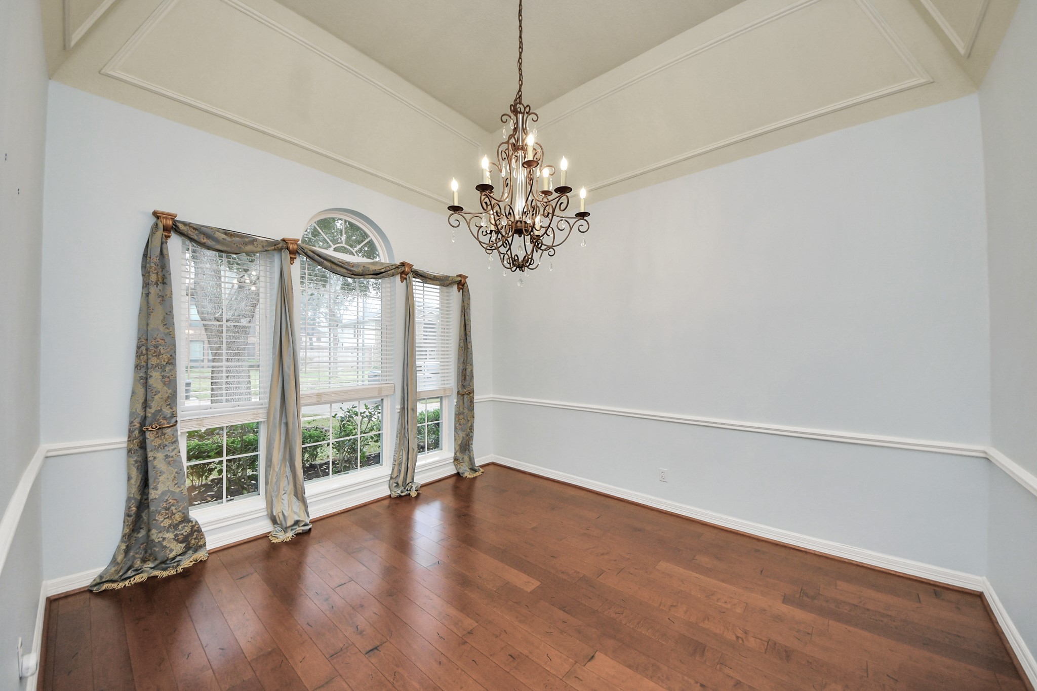 2122 Walnut Grove Lane Property Photo 6