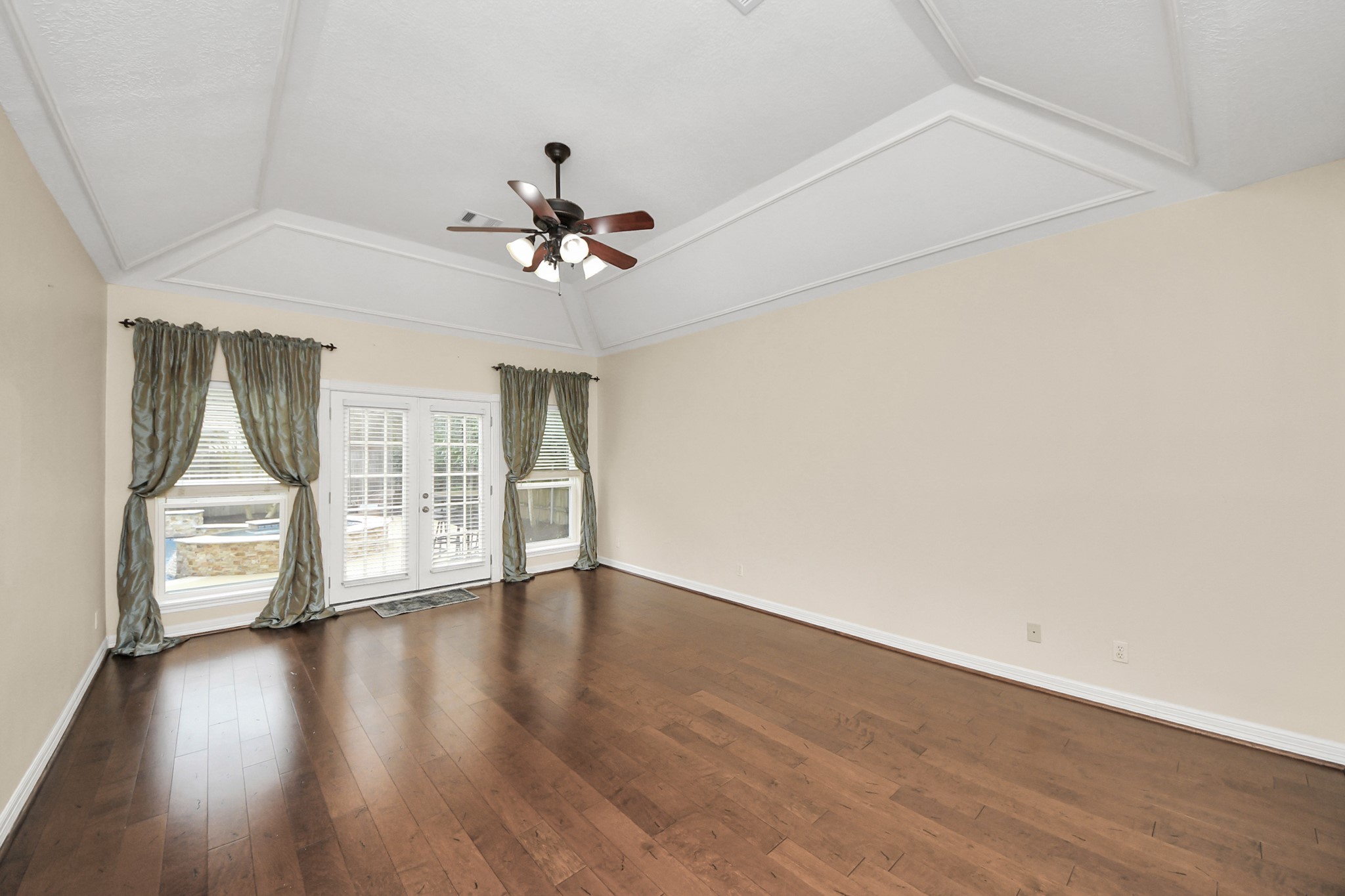 2122 Walnut Grove Lane Property Photo 20