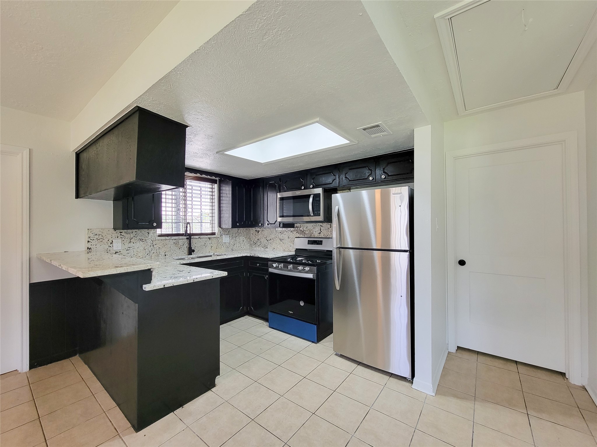 10614 Bainbridge Street Property Photo 11
