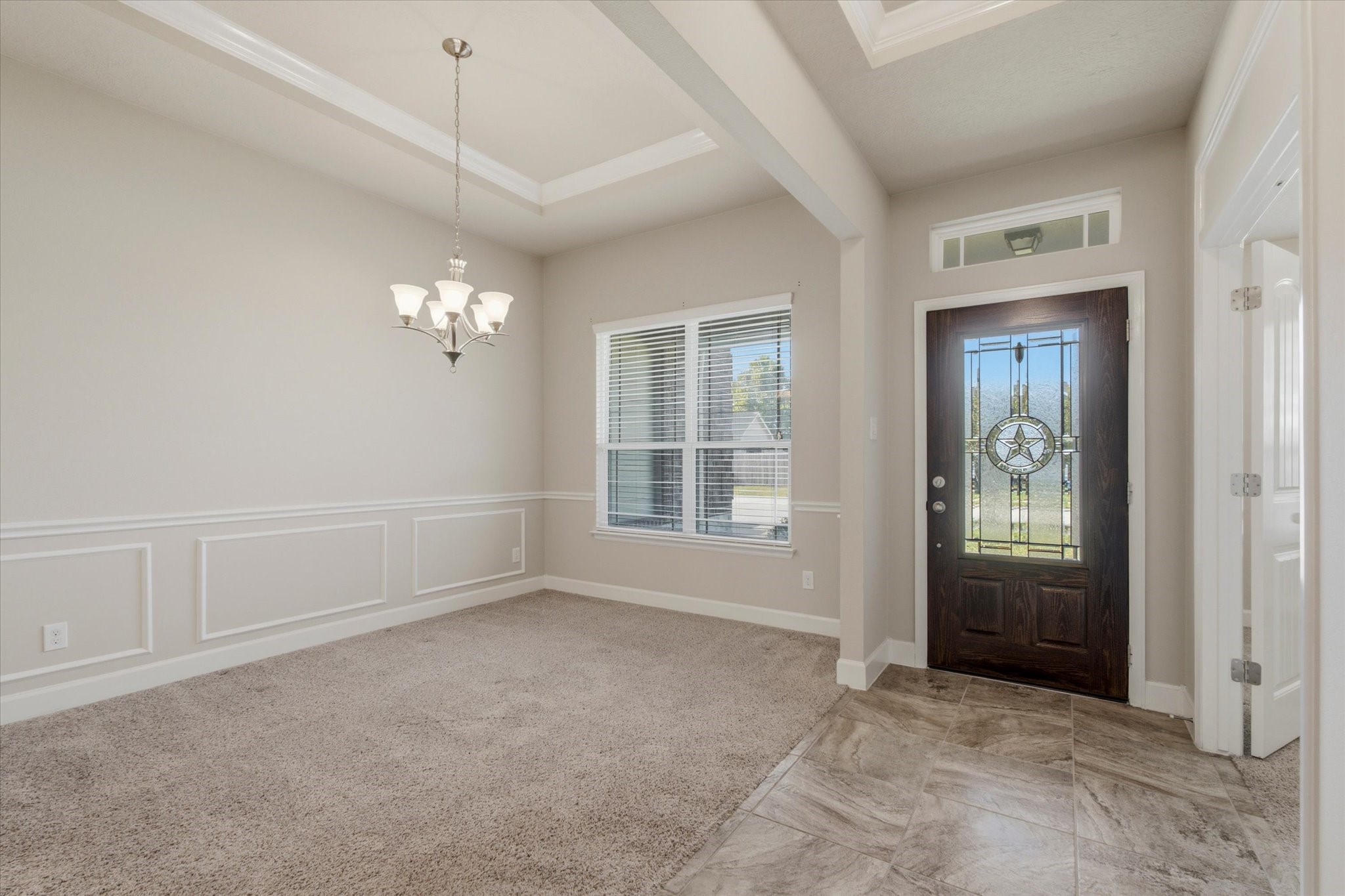 13930 Hawthorne Circle Property Photo 2