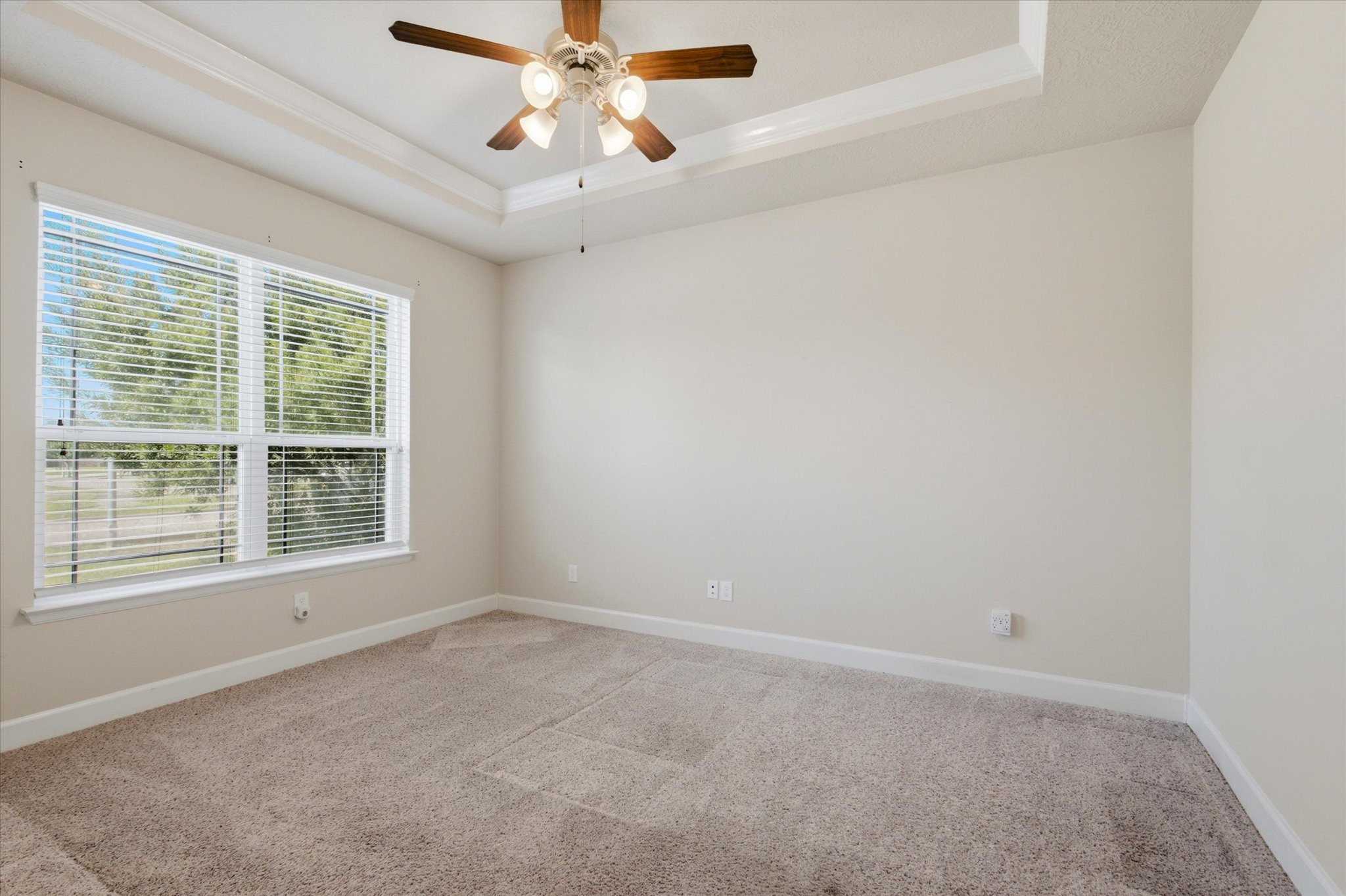 13930 Hawthorne Circle Property Photo 3