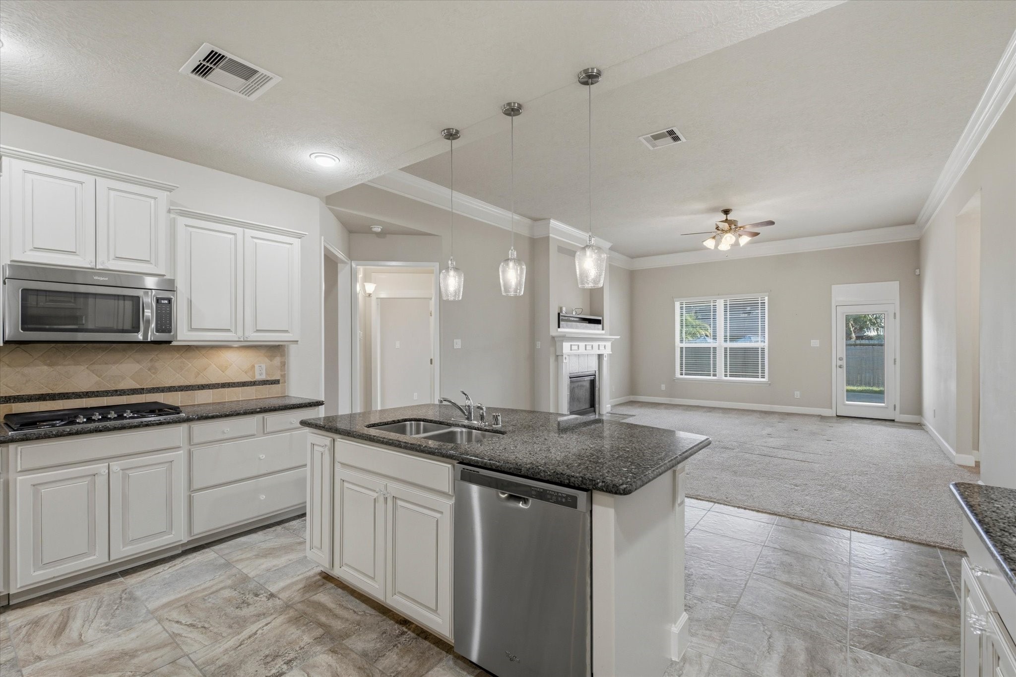 13930 Hawthorne Circle Property Photo 6