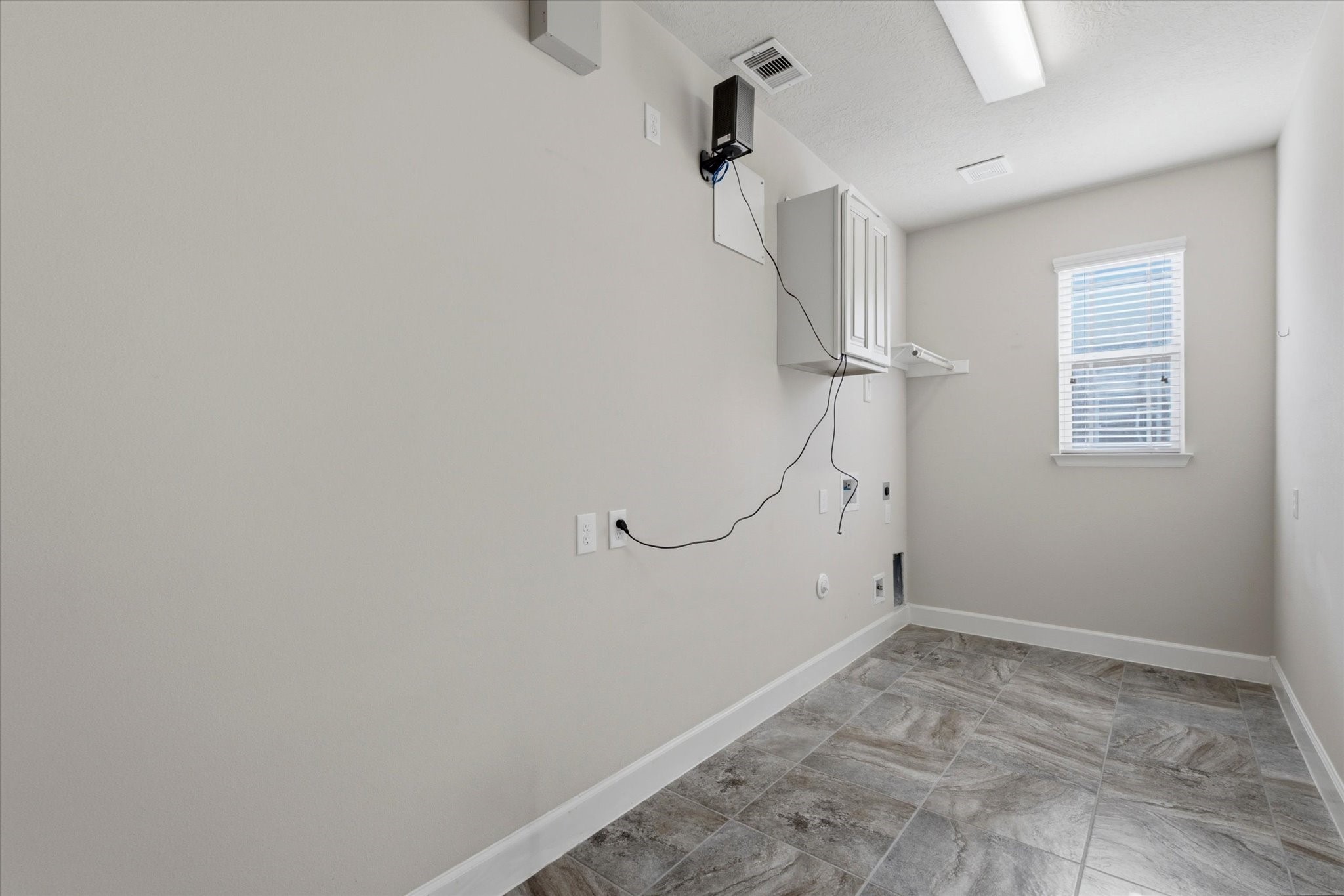 13930 Hawthorne Circle Property Photo 13