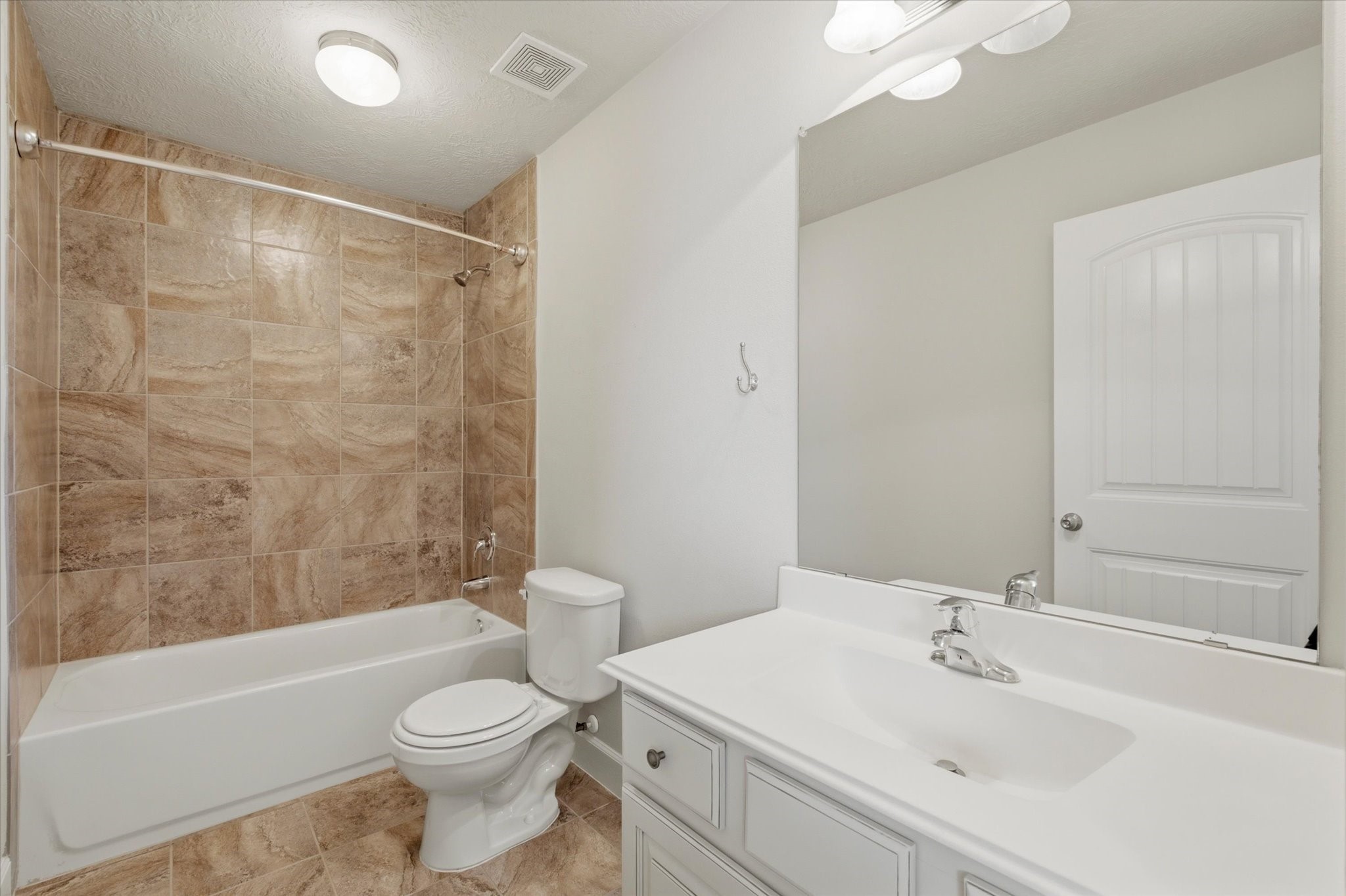 13930 Hawthorne Circle Property Photo 15
