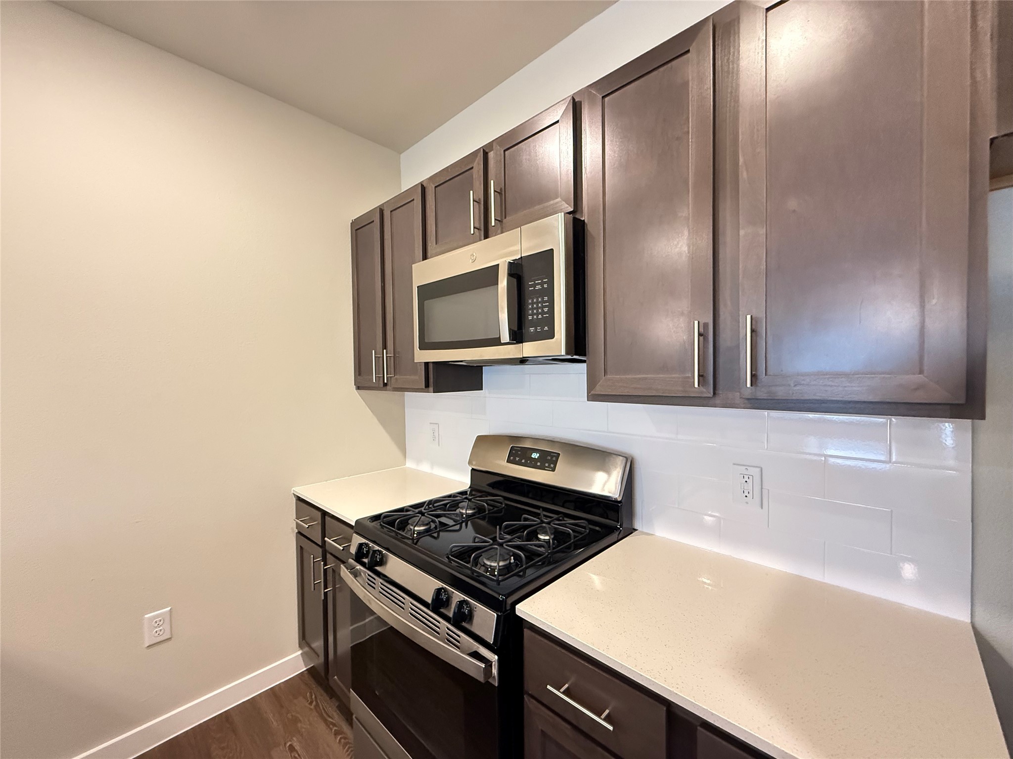 2102 Antoine Drive 3313 Property Photo 3