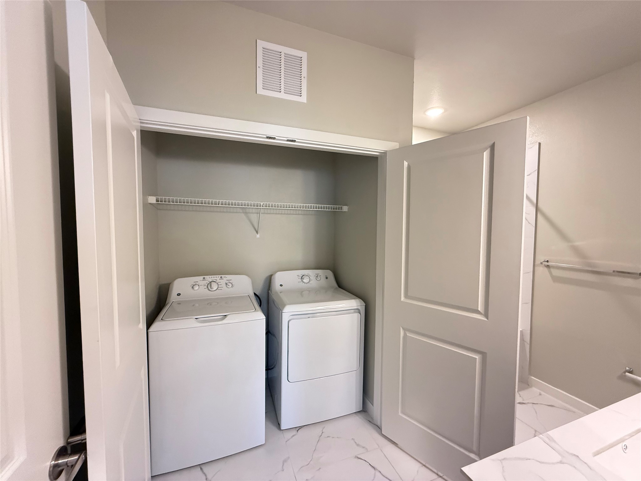 2102 Antoine Drive 3313 Property Photo 9