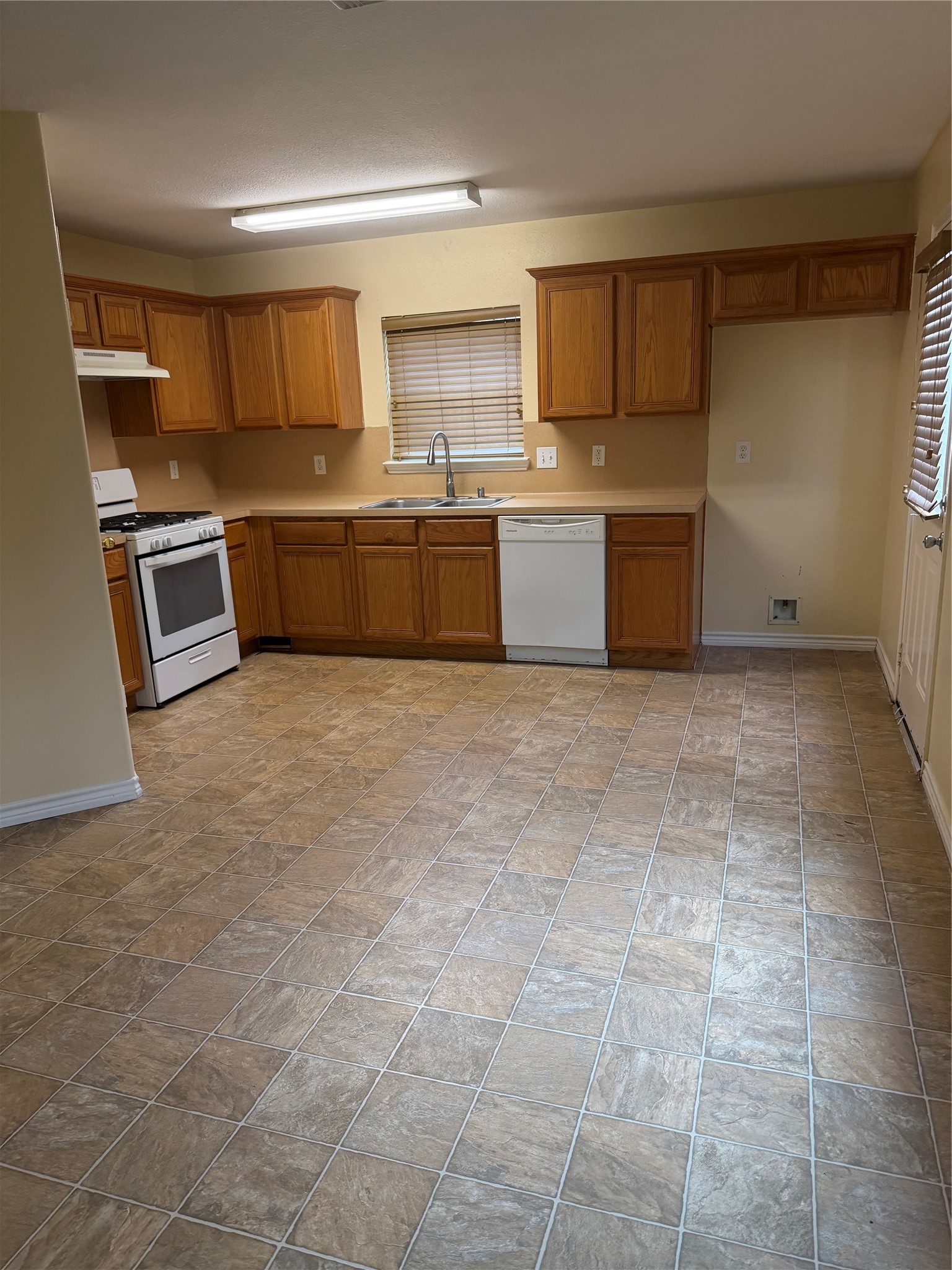 3031 Peerless Pass Ct Property Photo 4